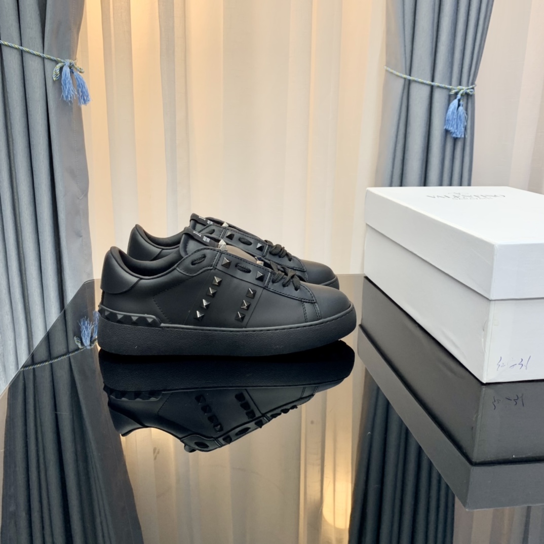 Va1e*ntin0 Sneaker Black