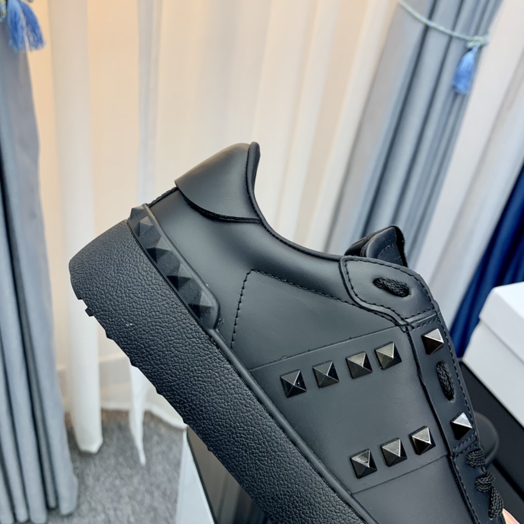 Va1e*ntin0 Sneaker Black