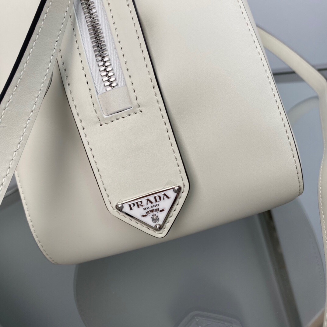 Pra*a Medium S*pernova Handbag White