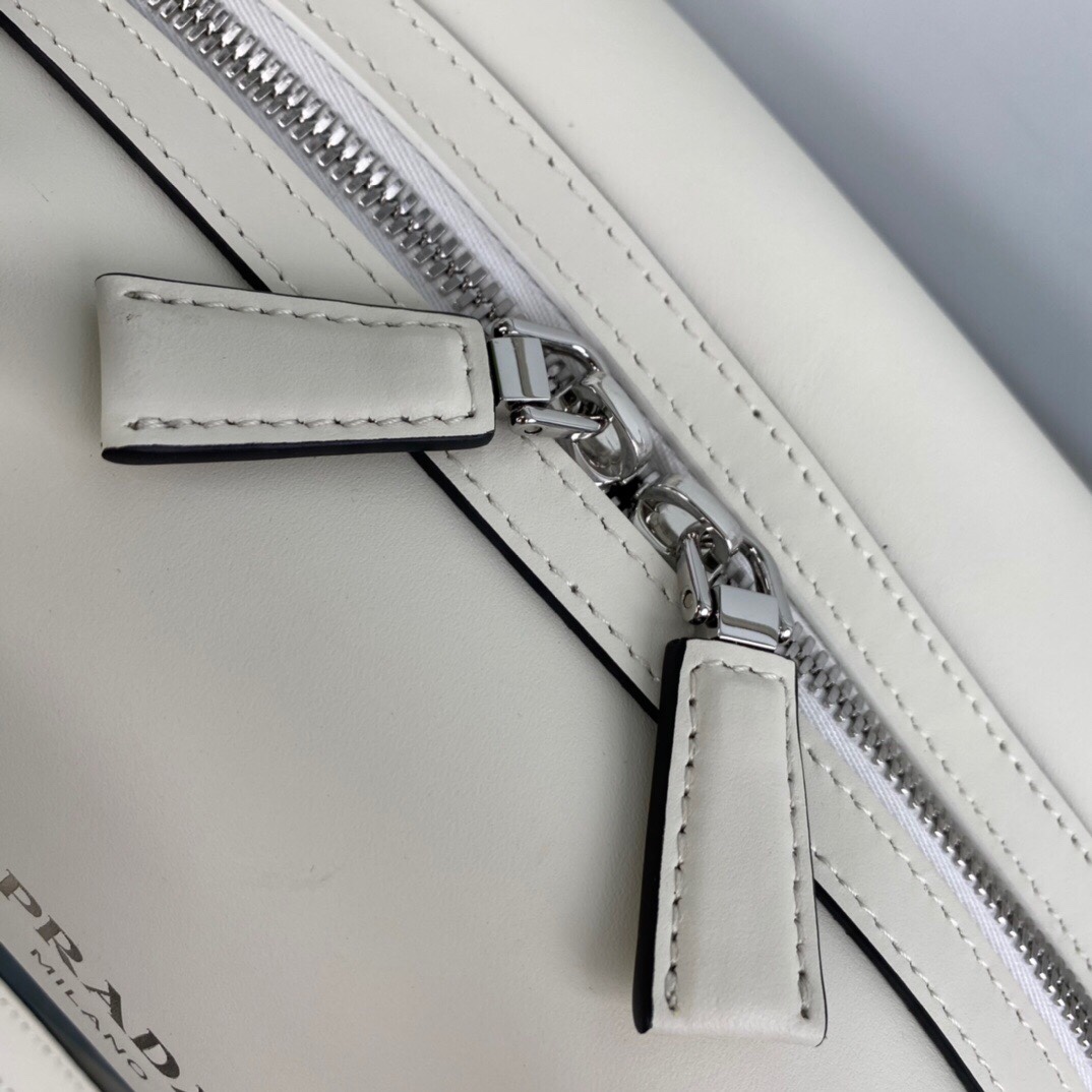 Pra*a Medium S*pernova Handbag White