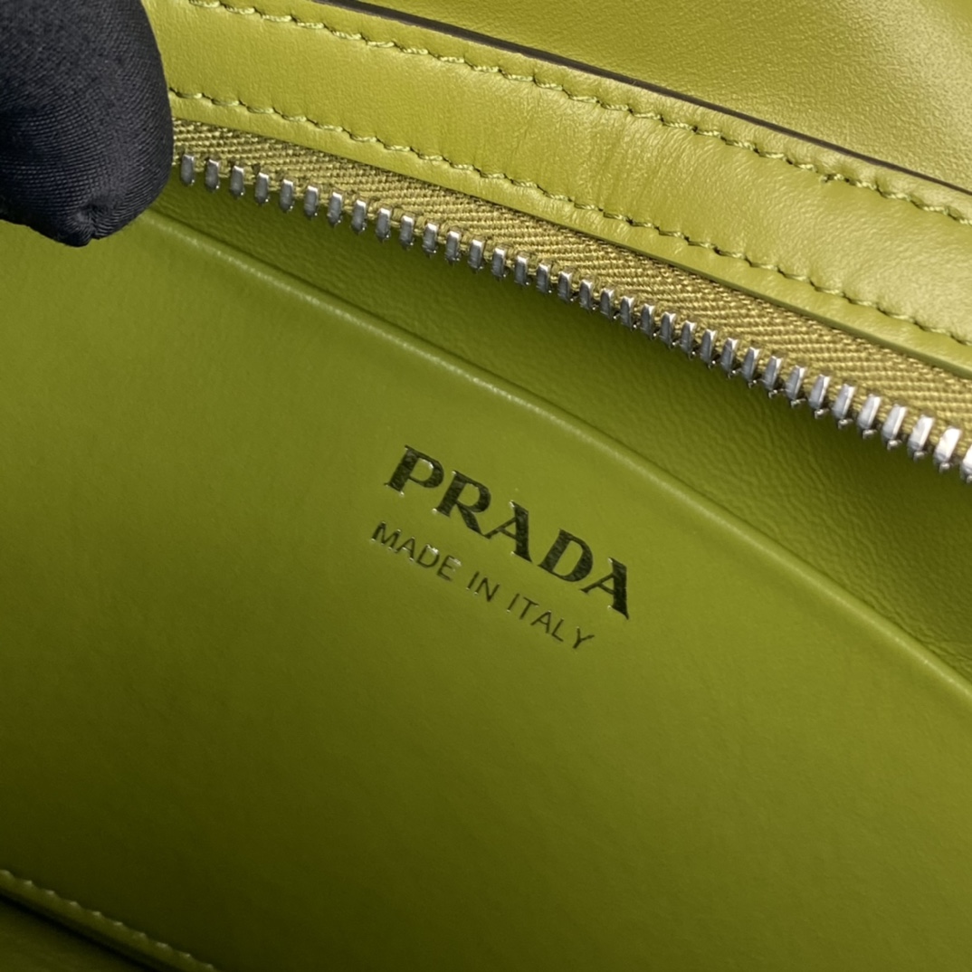 Pra*a Medium S*pernova Handbag Green