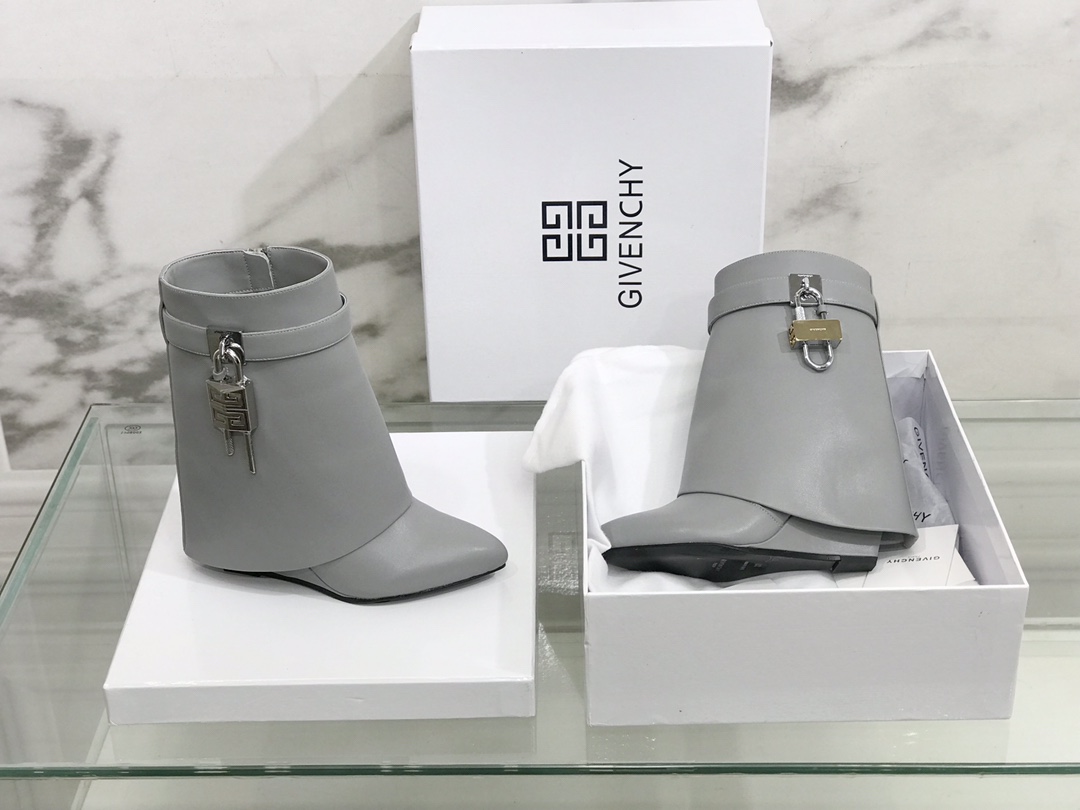 Givenchy Boots Grey