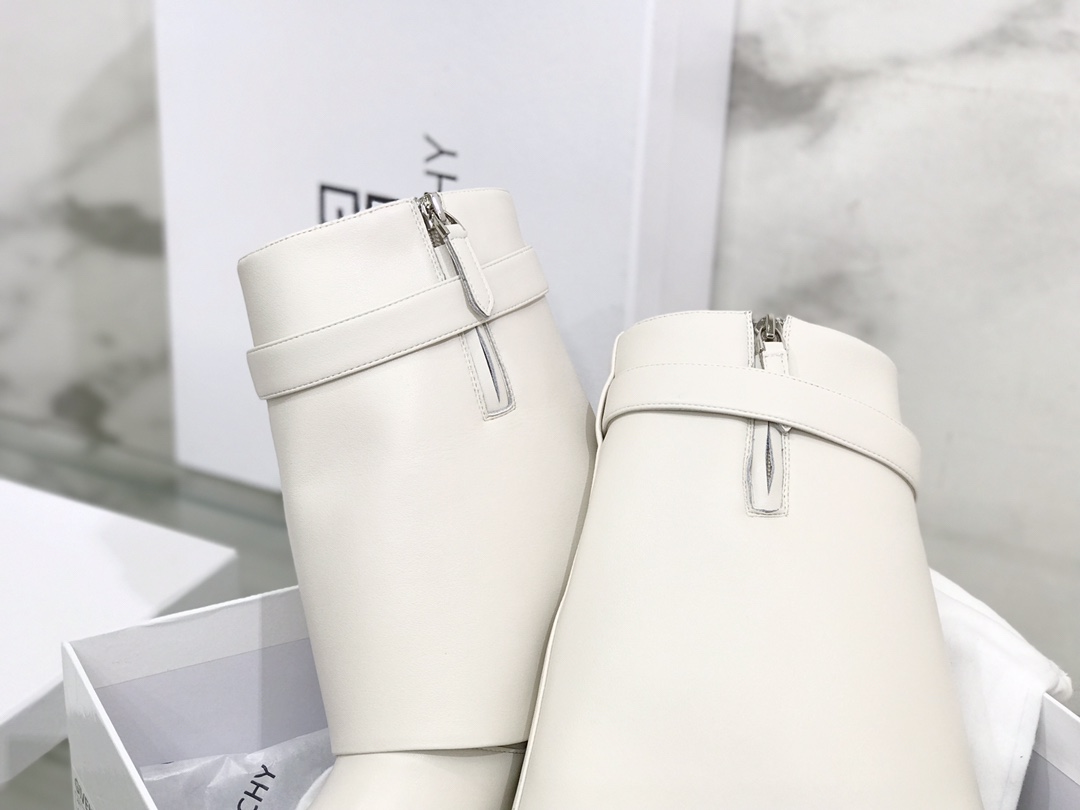 Givenchy Boots White