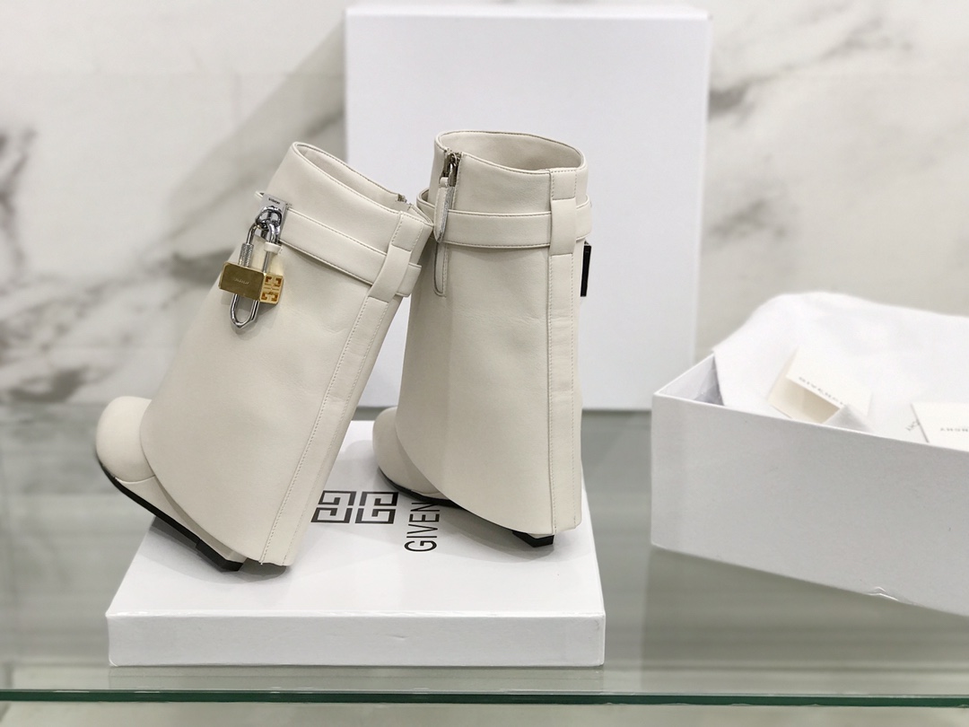 Givenchy Boots White