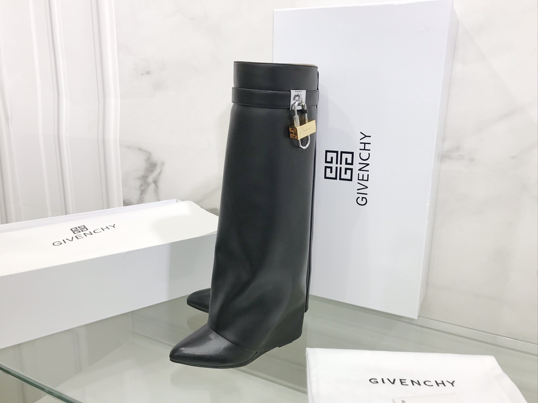 Givenchy Shark Lock ankle boots in black calfskin leather