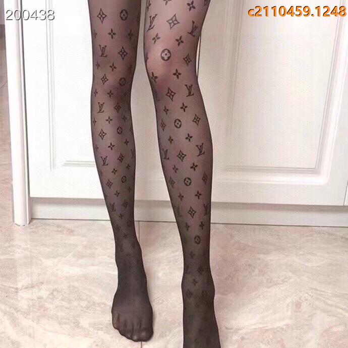 L0vis Vvtt0nSilk Stockings