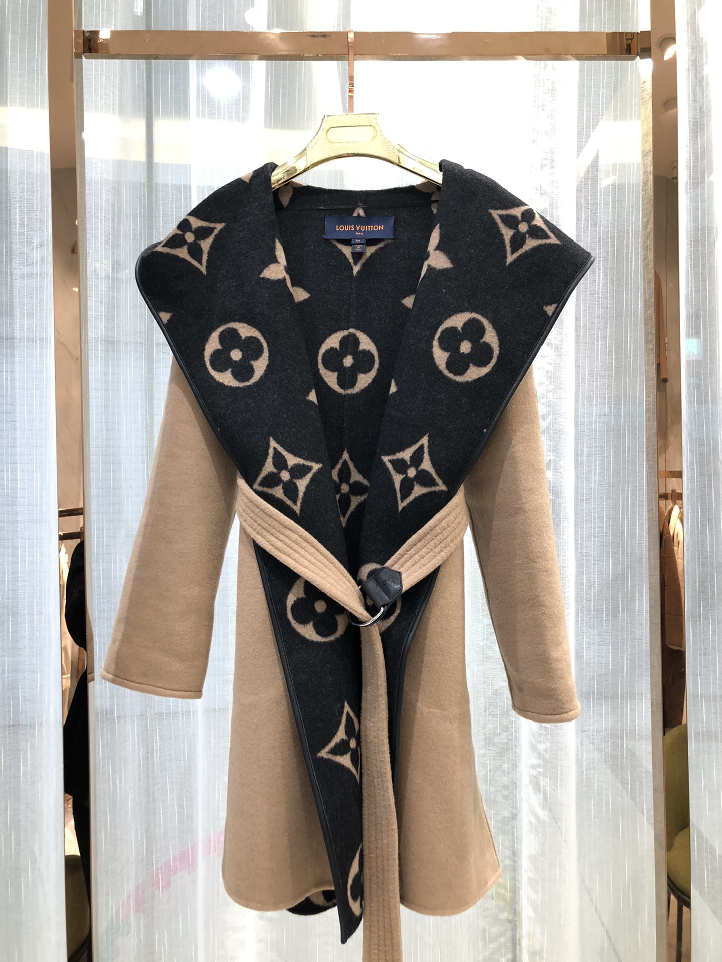 L0vis Vvtt0n Coat
