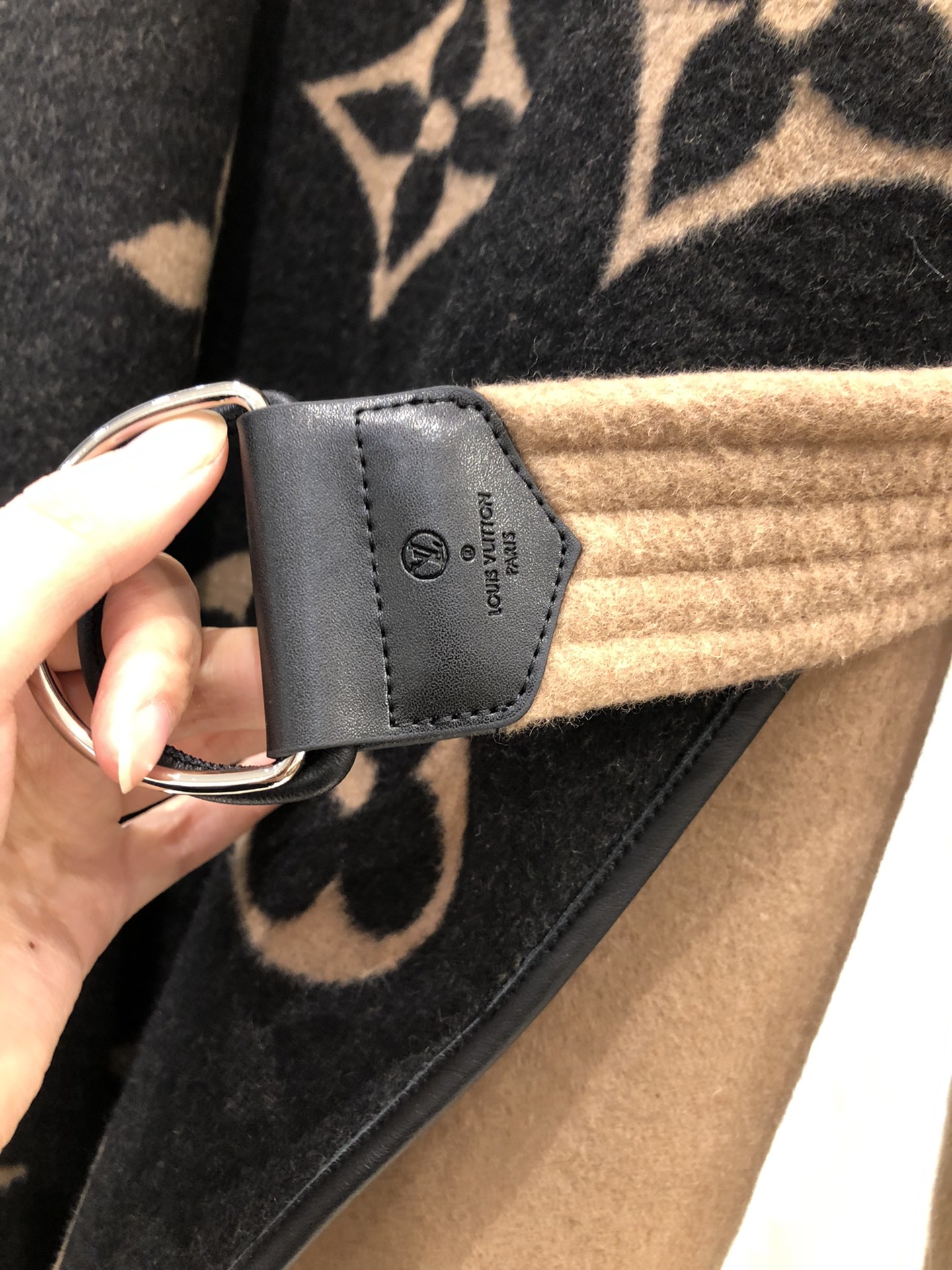 L0vis Vvtt0n Coat