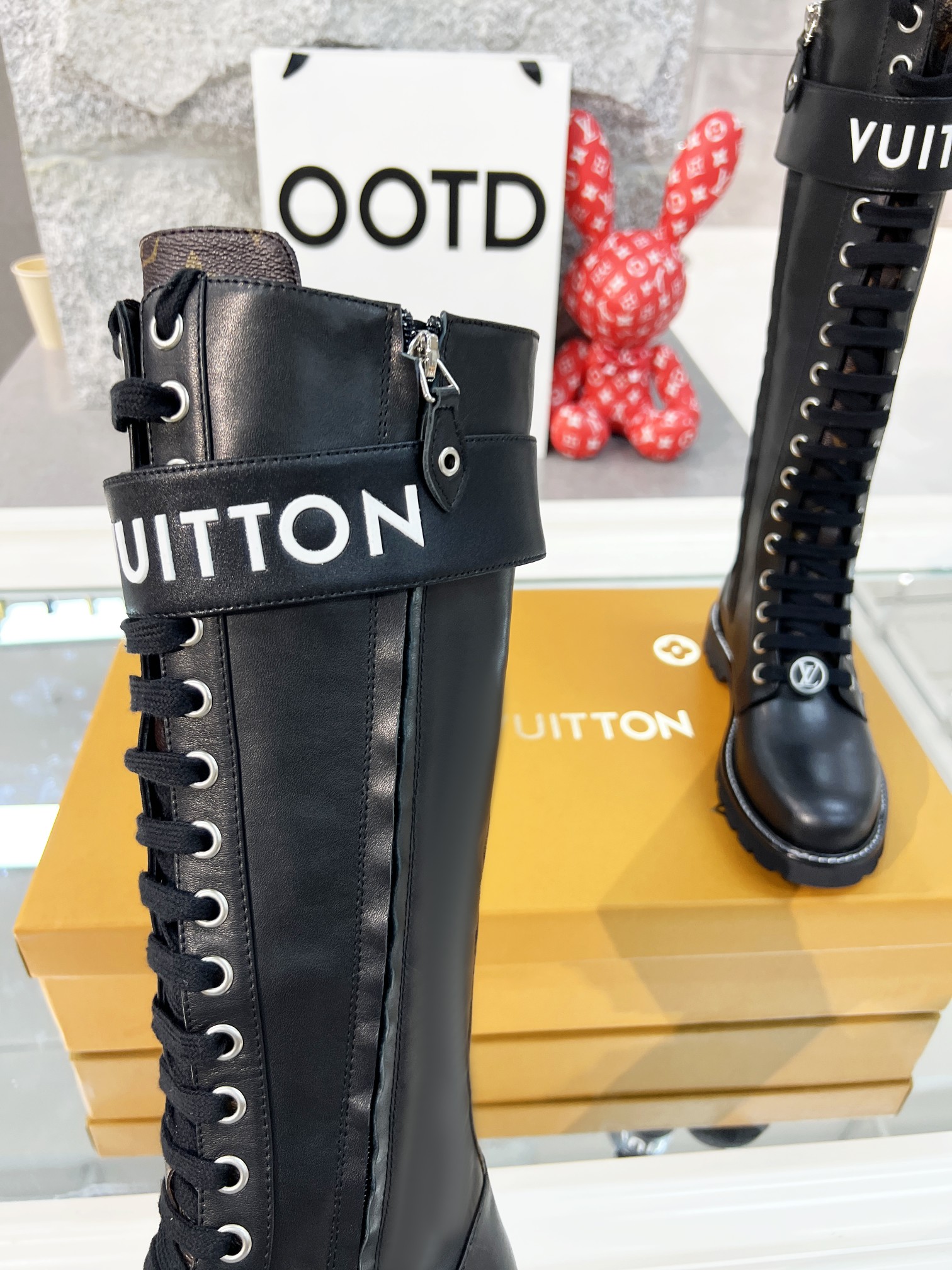 L0vis Vvtt0n Boots Monogram Plain Leather