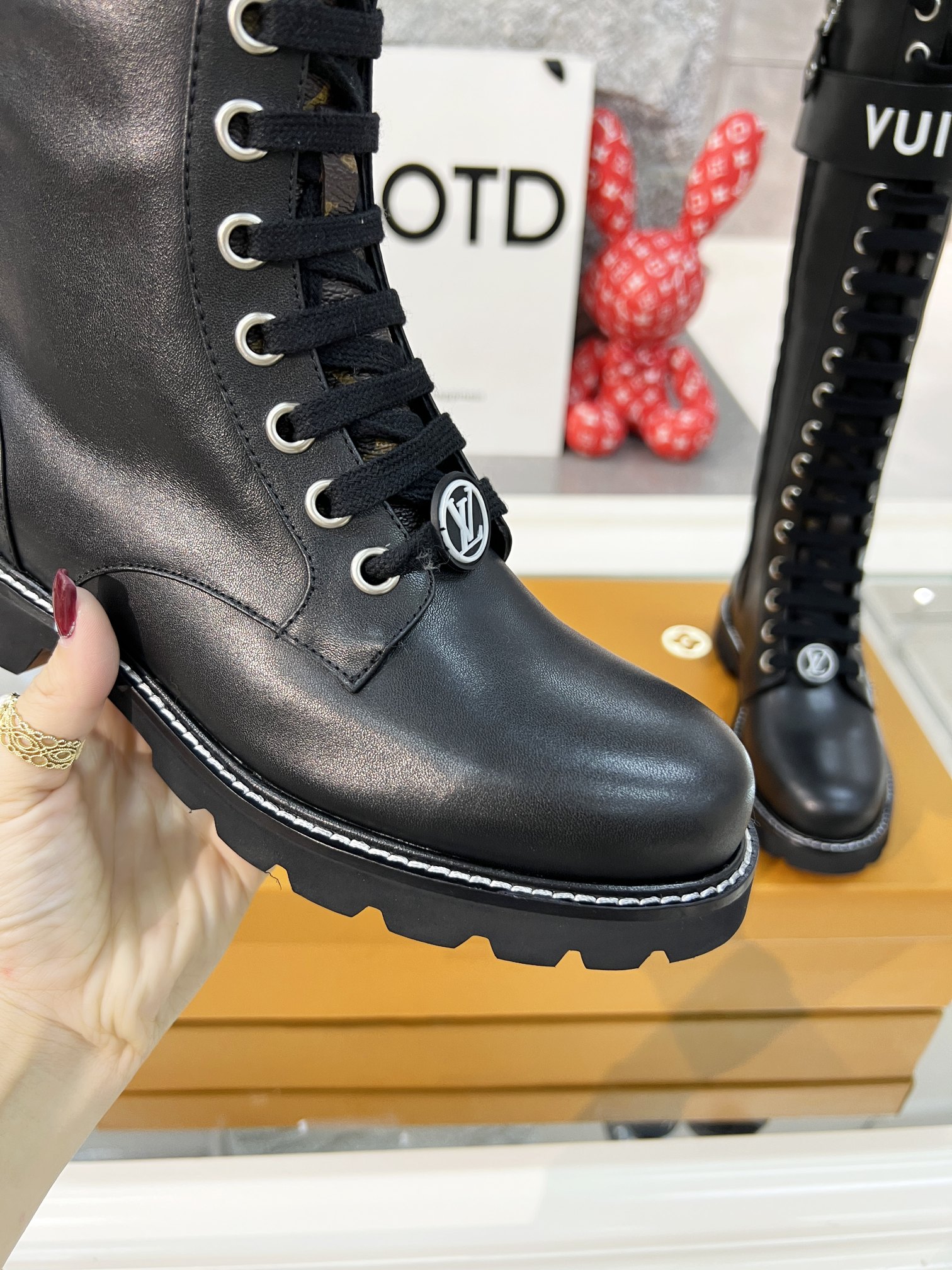 L0vis Vvtt0n Boots Monogram Plain Leather