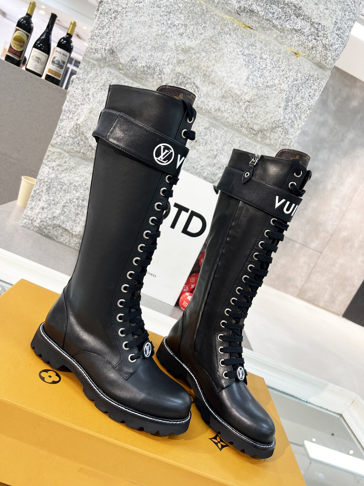 L0vis Vvtt0n Boots Monogram Plain Leather
