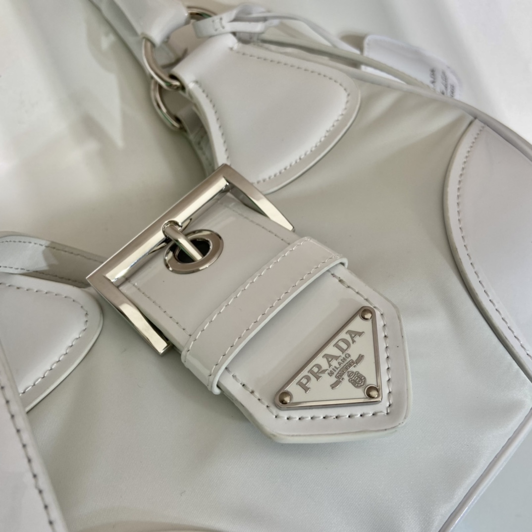 Pra*a Moon Hand Bag White