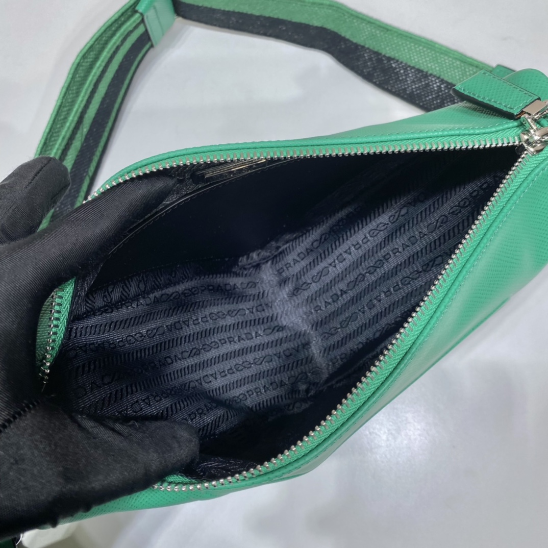 Pra*a Triangle Crossbody Bag 2VH155