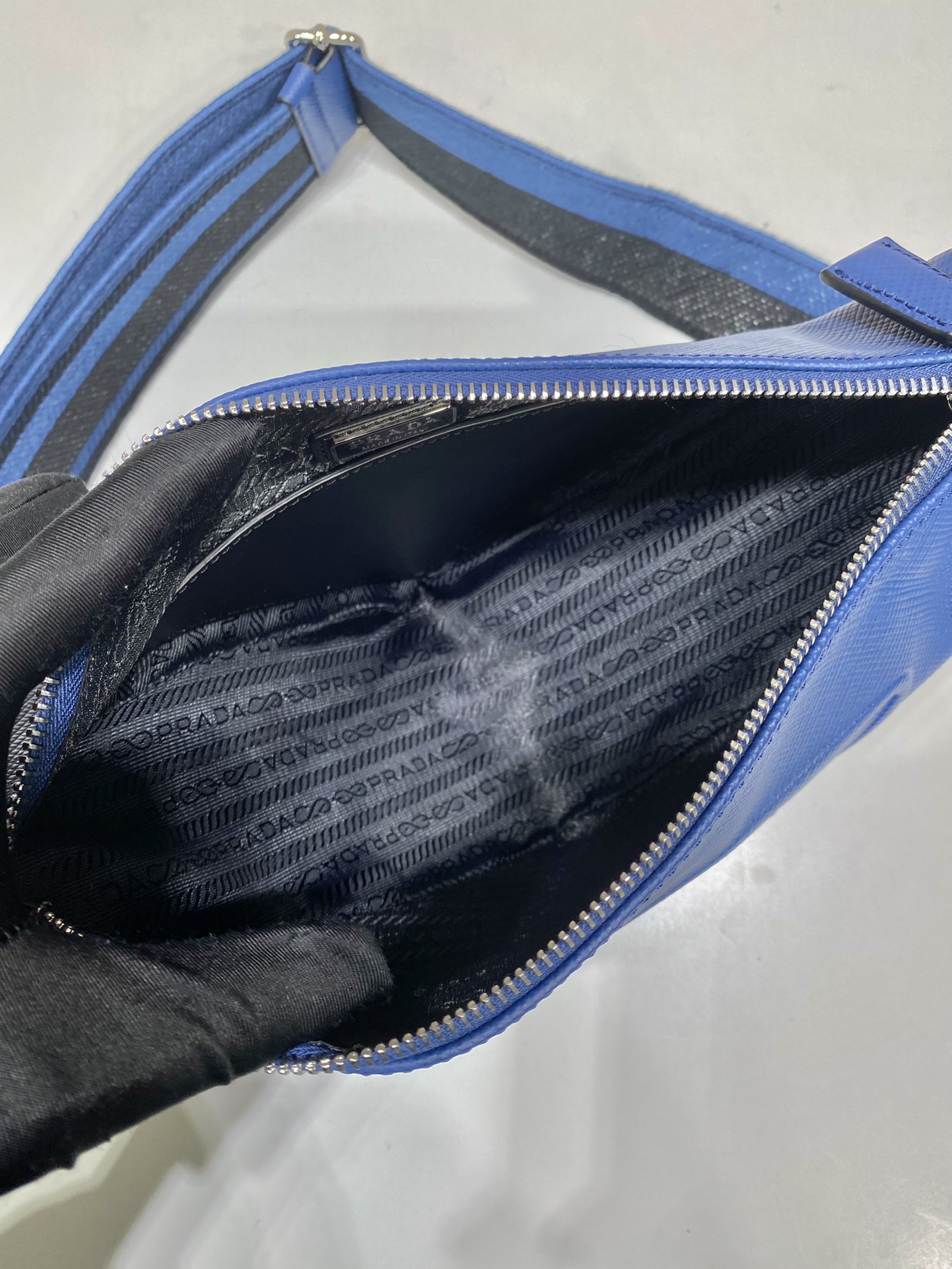 Pra*a Triangle Crossbody Bag 2VH155 Blue