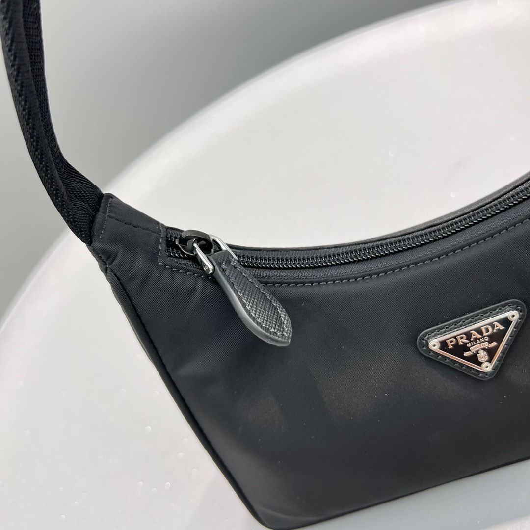 Pra*a 1NE515 Hobo Bag
