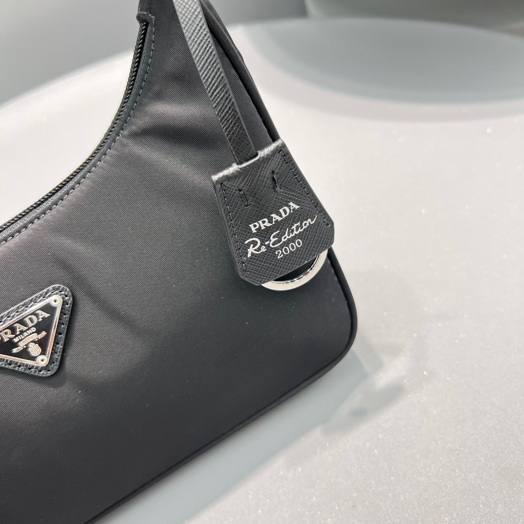 Pra*a 1NE515 Hobo Bag