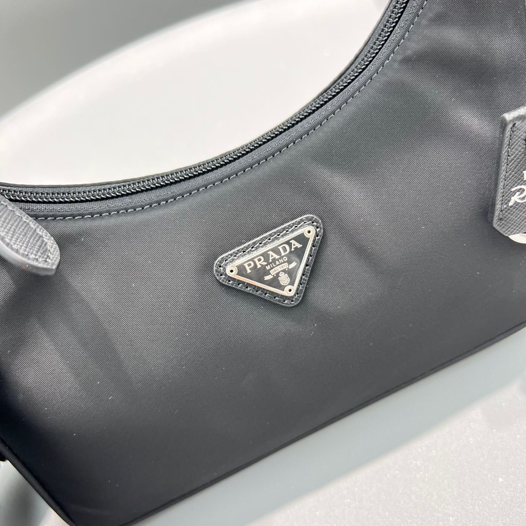 Pra*a 1NE515 Hobo Bag