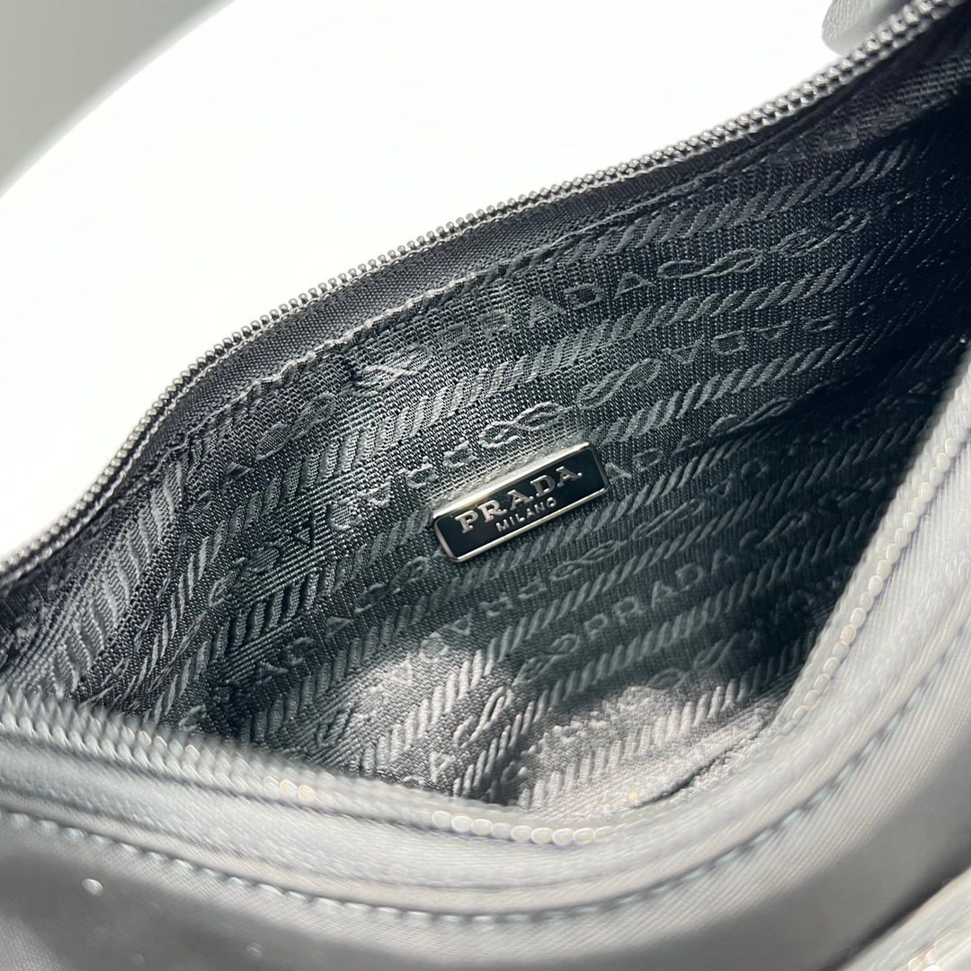 Pra*a 1NE515 Hobo Bag