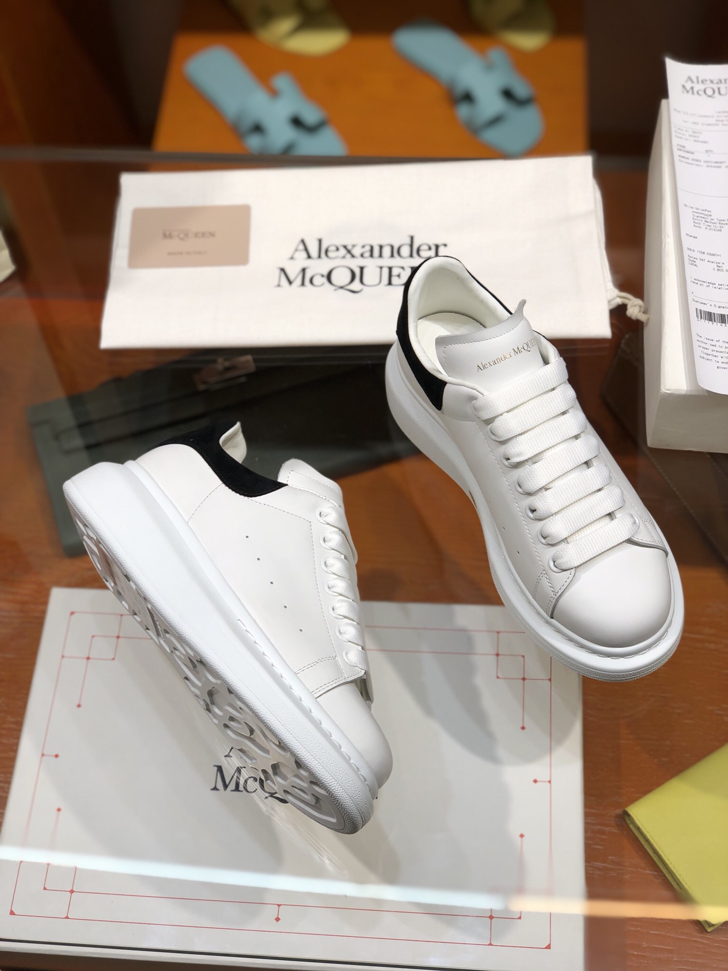 Bagsaaa A1exa*der Mcqv*en Oversized sneakers white