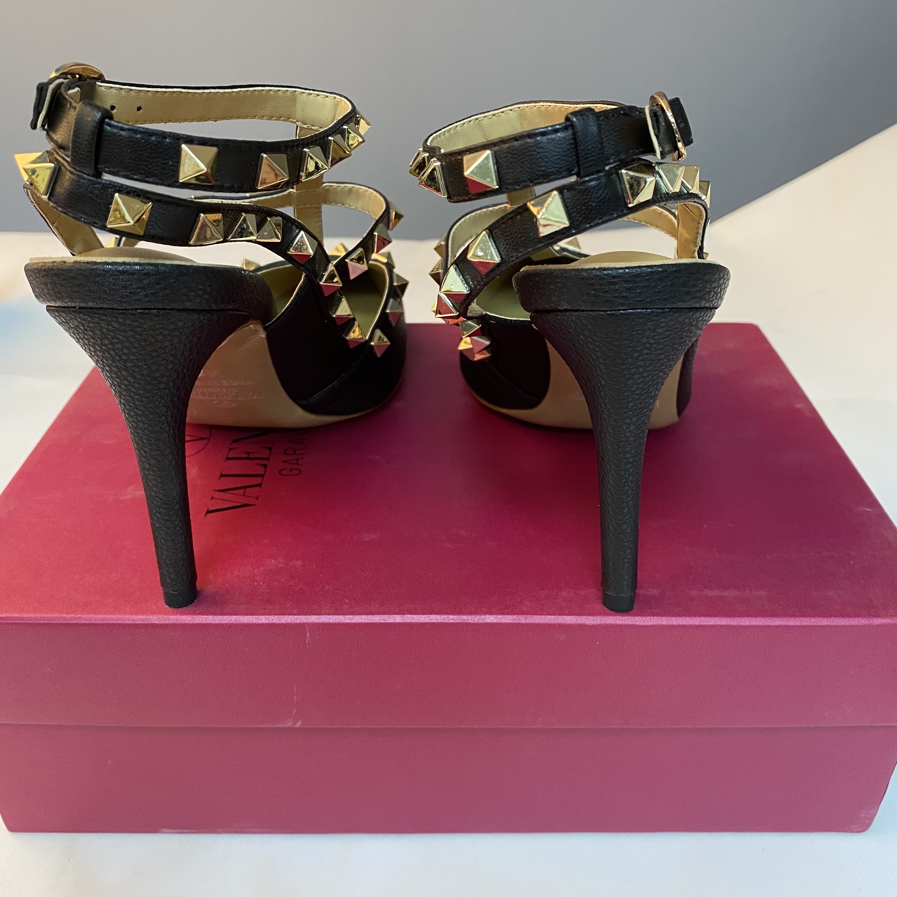 Va1e*ntin0 High Heel Black Grained Leather