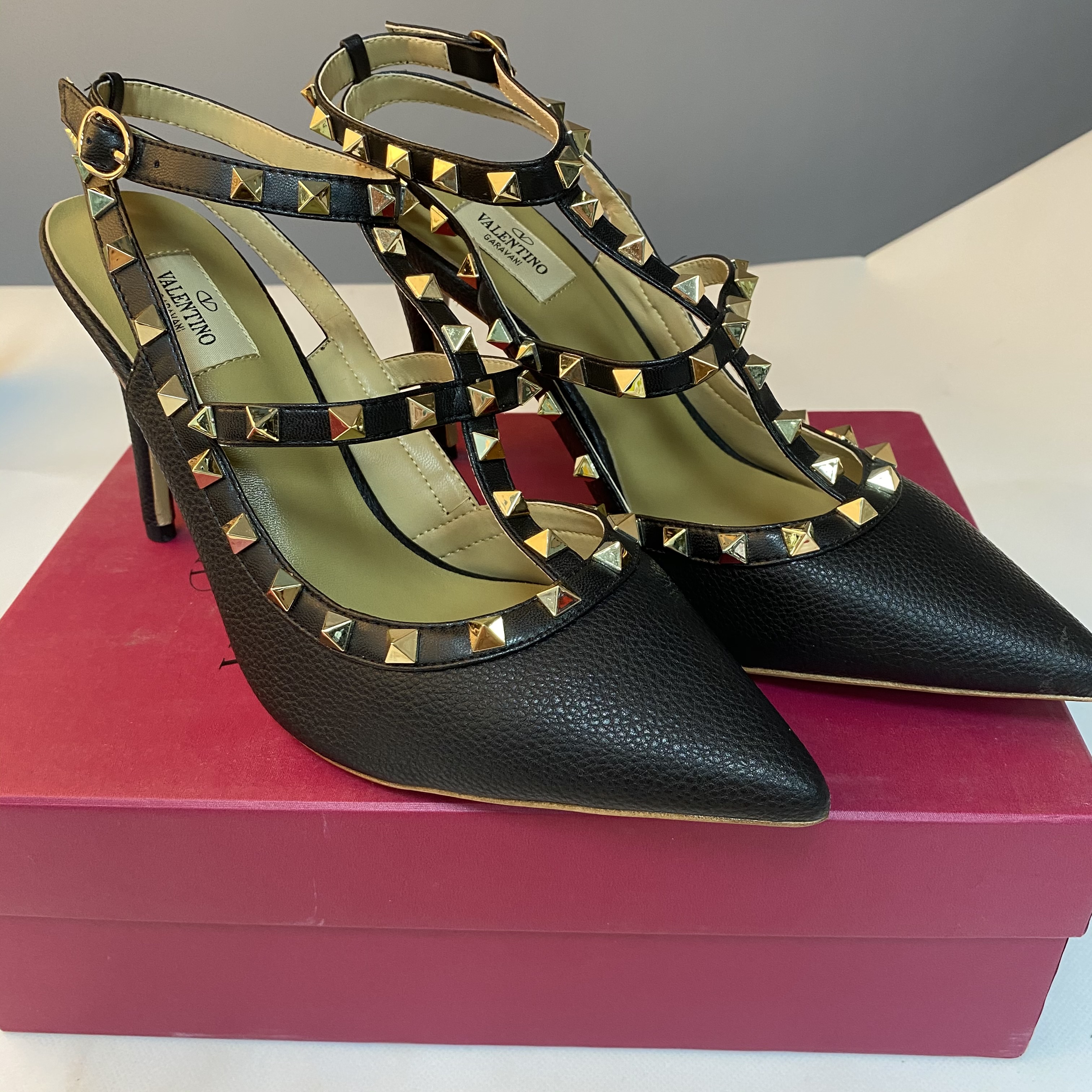 Va1e*ntin0 High Heel Black Grained Leather