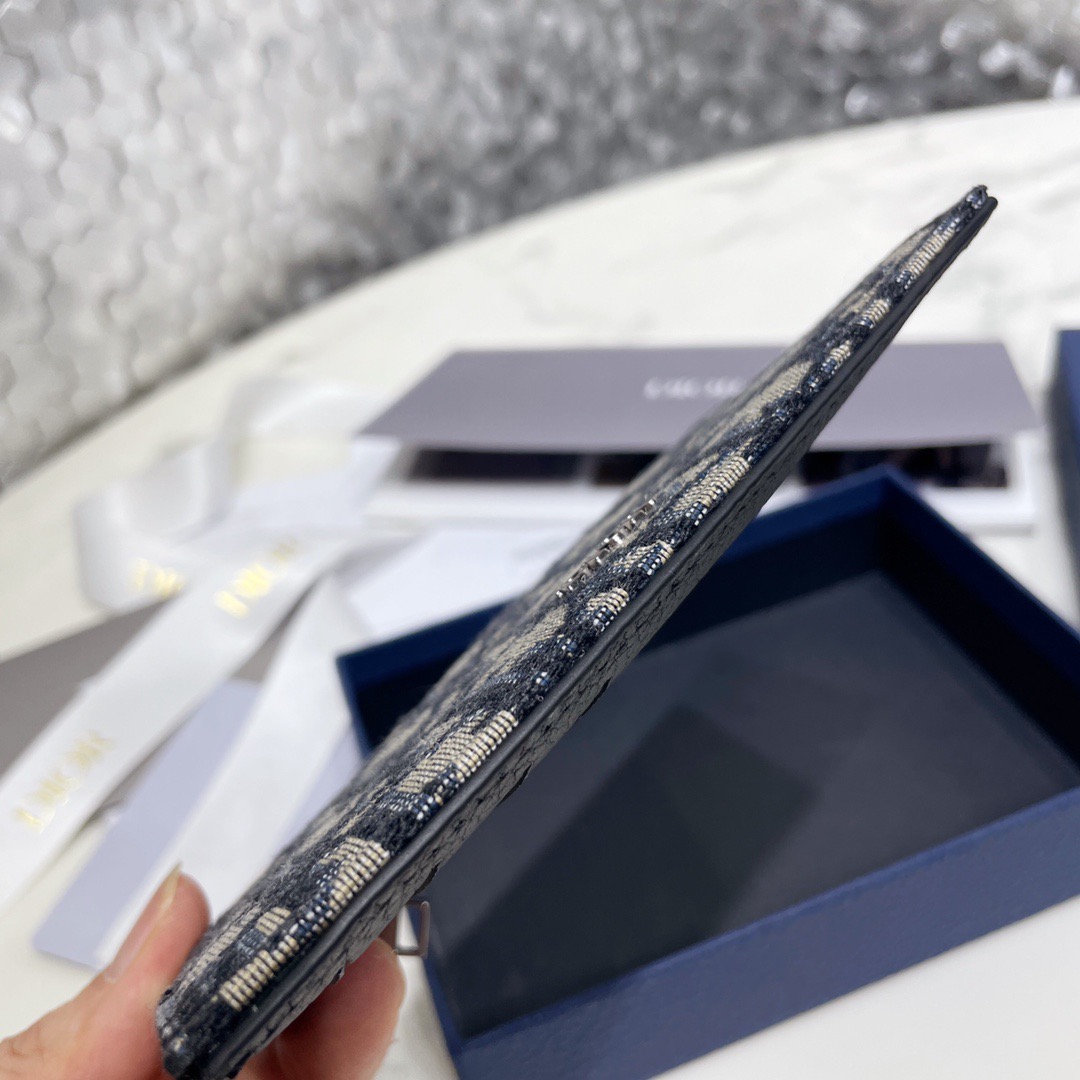 D10r Zipped Card Holder