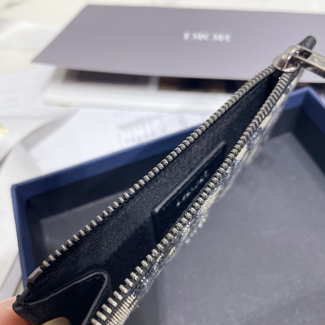 D10r Zipped Card Holder