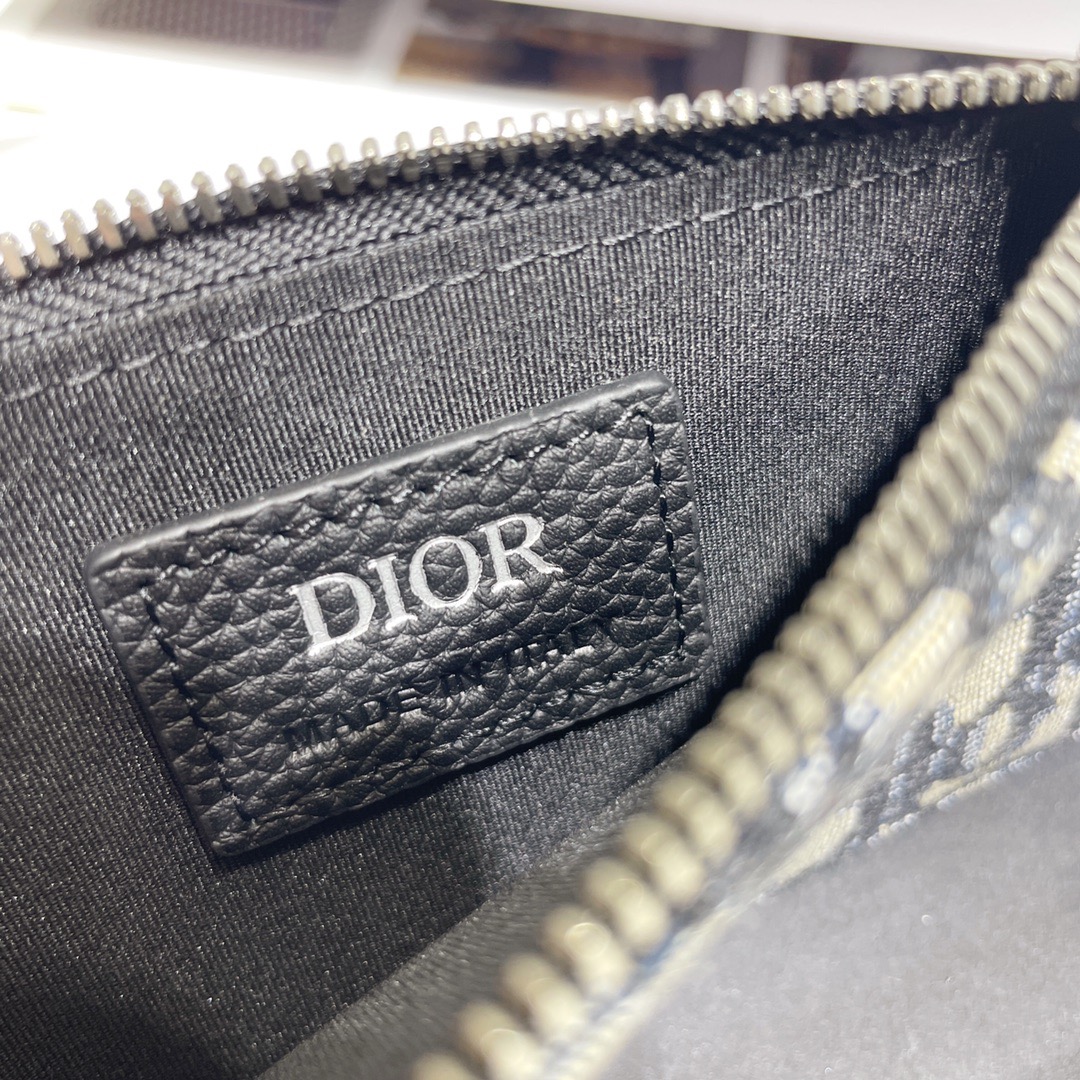 D10r Zipped Card Holder