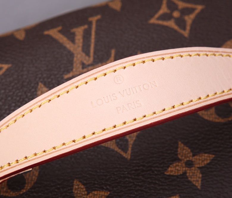L0vis Vvtt0n Nice BB Cosmetic bag M42265