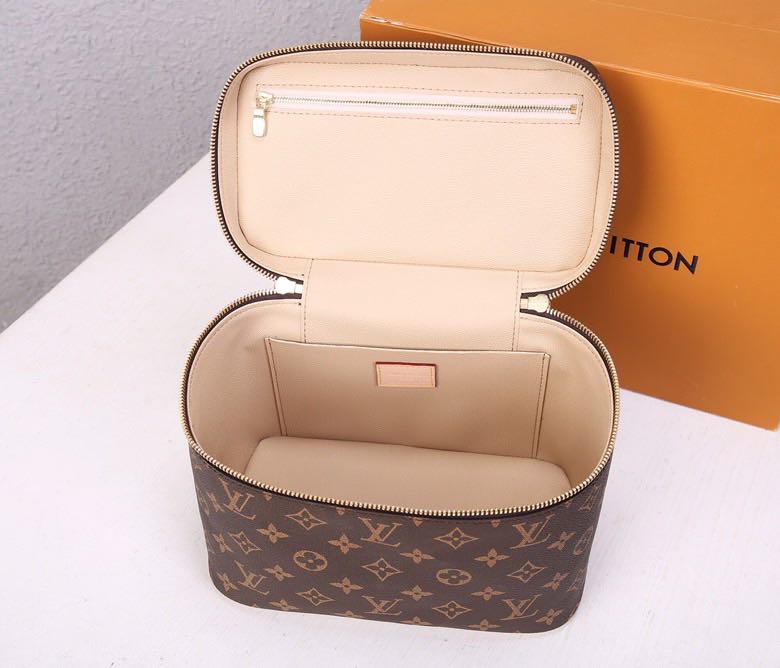 L0vis Vvtt0n Nice BB Cosmetic bag M42265
