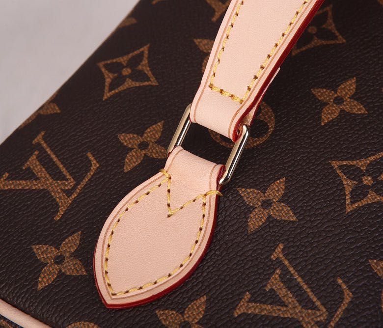 L0vis Vvtt0n Nice BB Cosmetic bag M42265