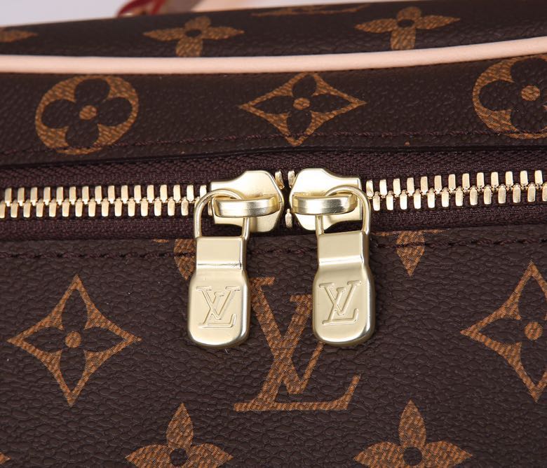 L0vis Vvtt0n Nice BB Cosmetic bag M42265
