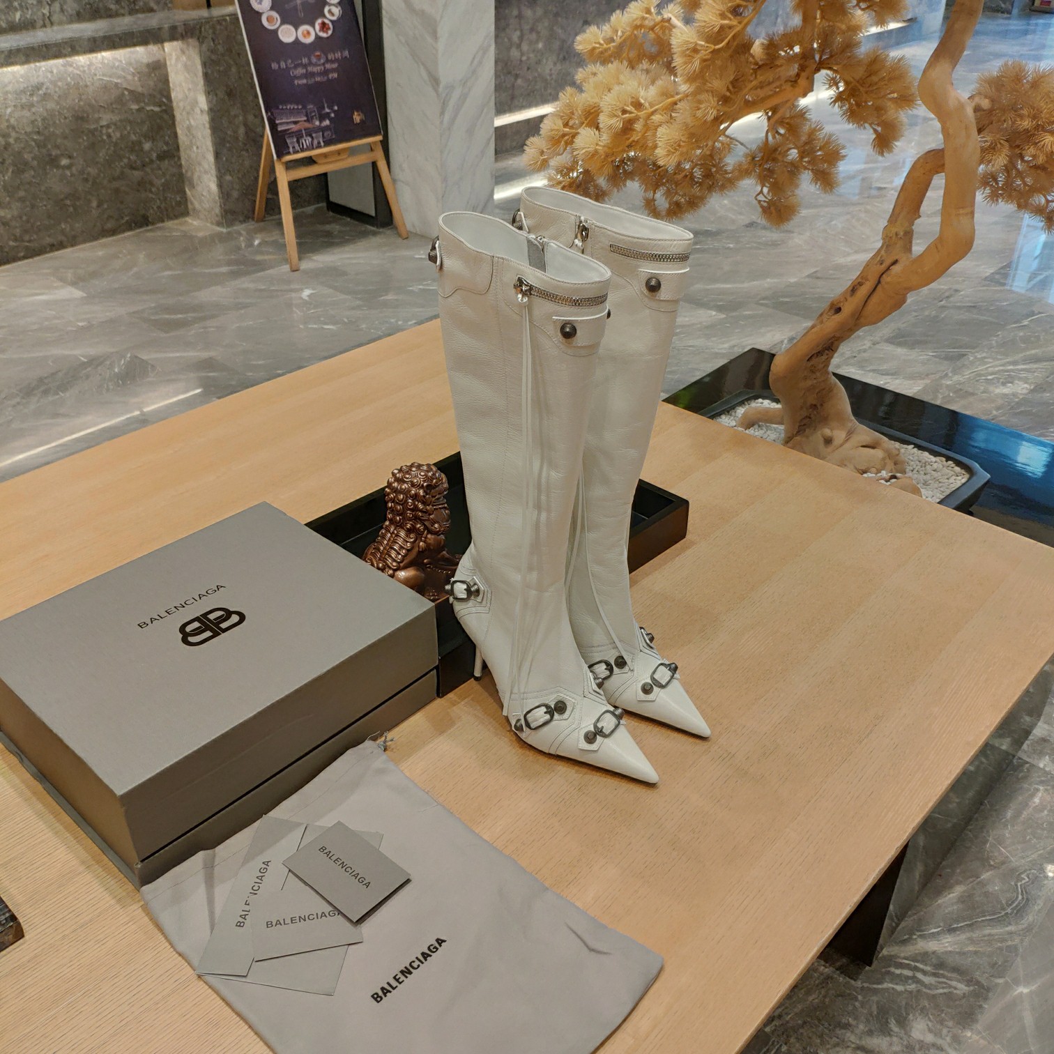 Ba1en*iaga Boots White 02