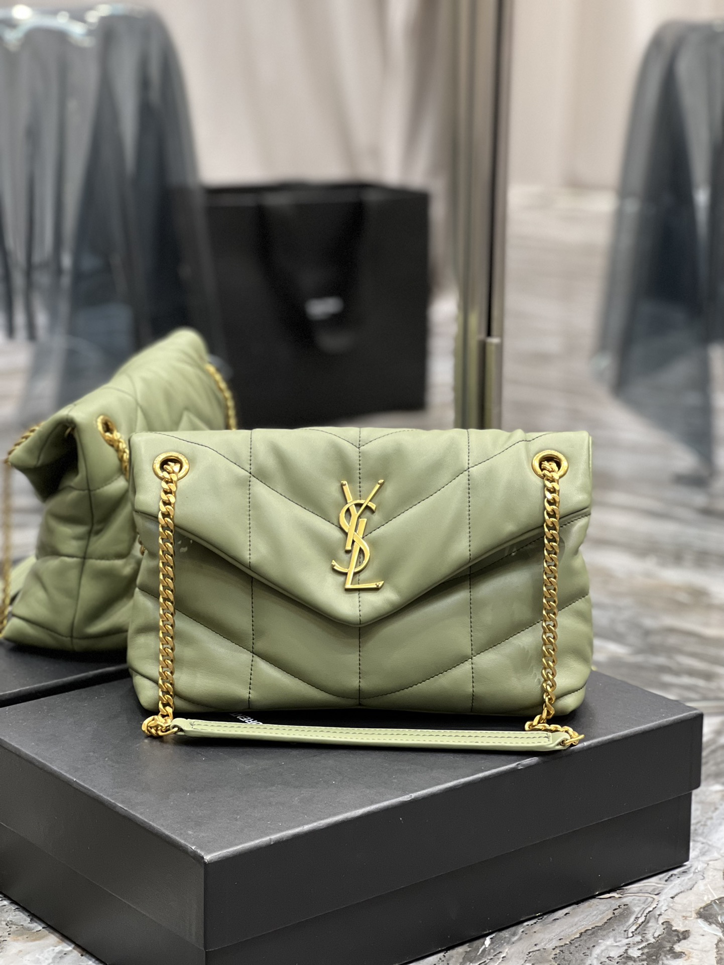 Y51 Puffer Lambskin 28cm