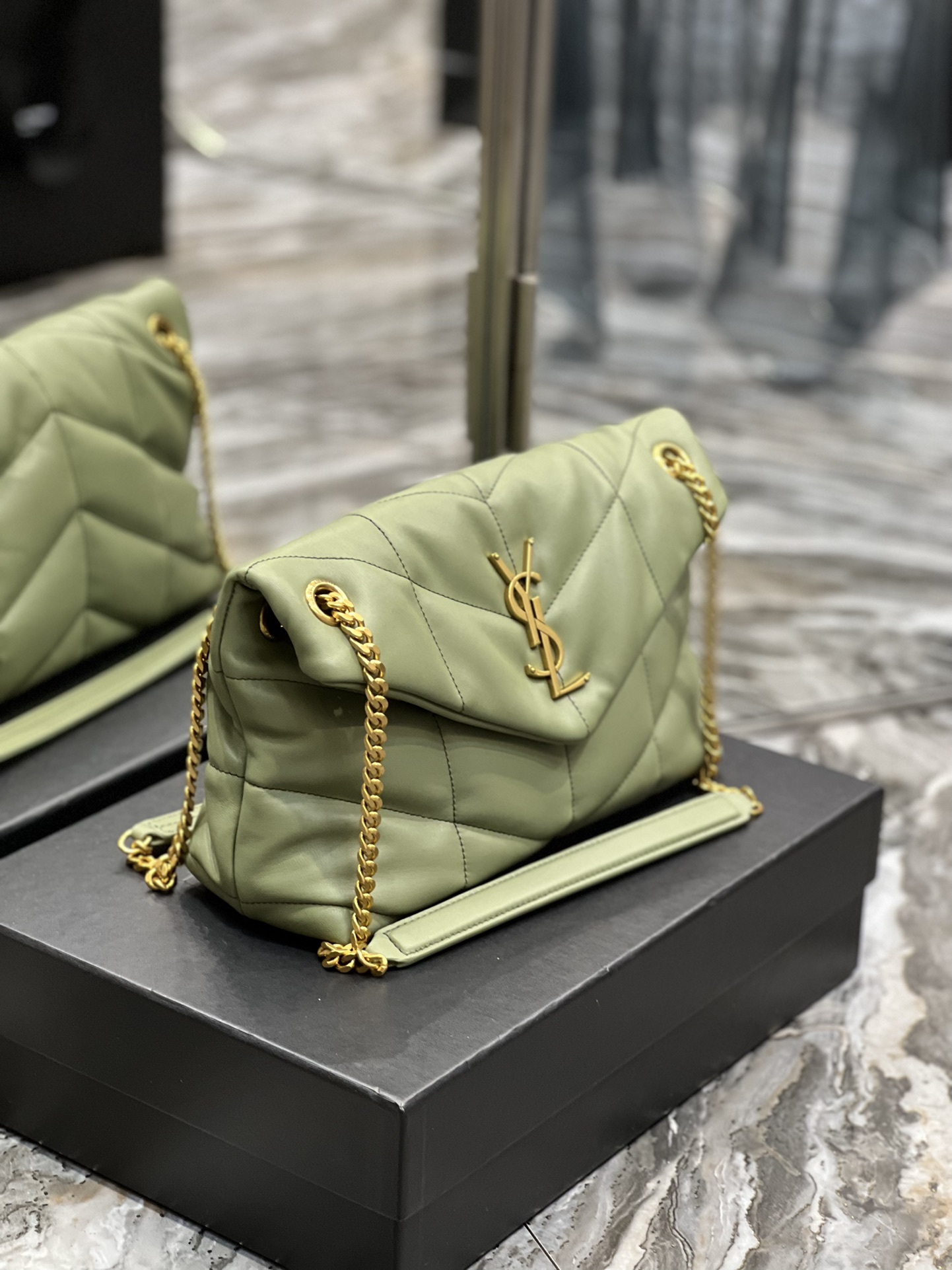 Y51 Puffer Lambskin 28cm