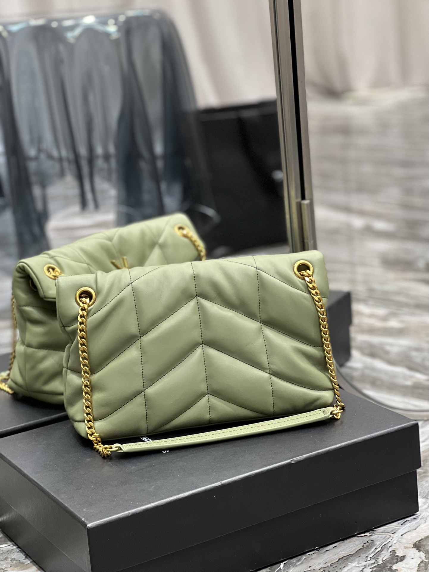 Y51 Puffer Lambskin 28cm