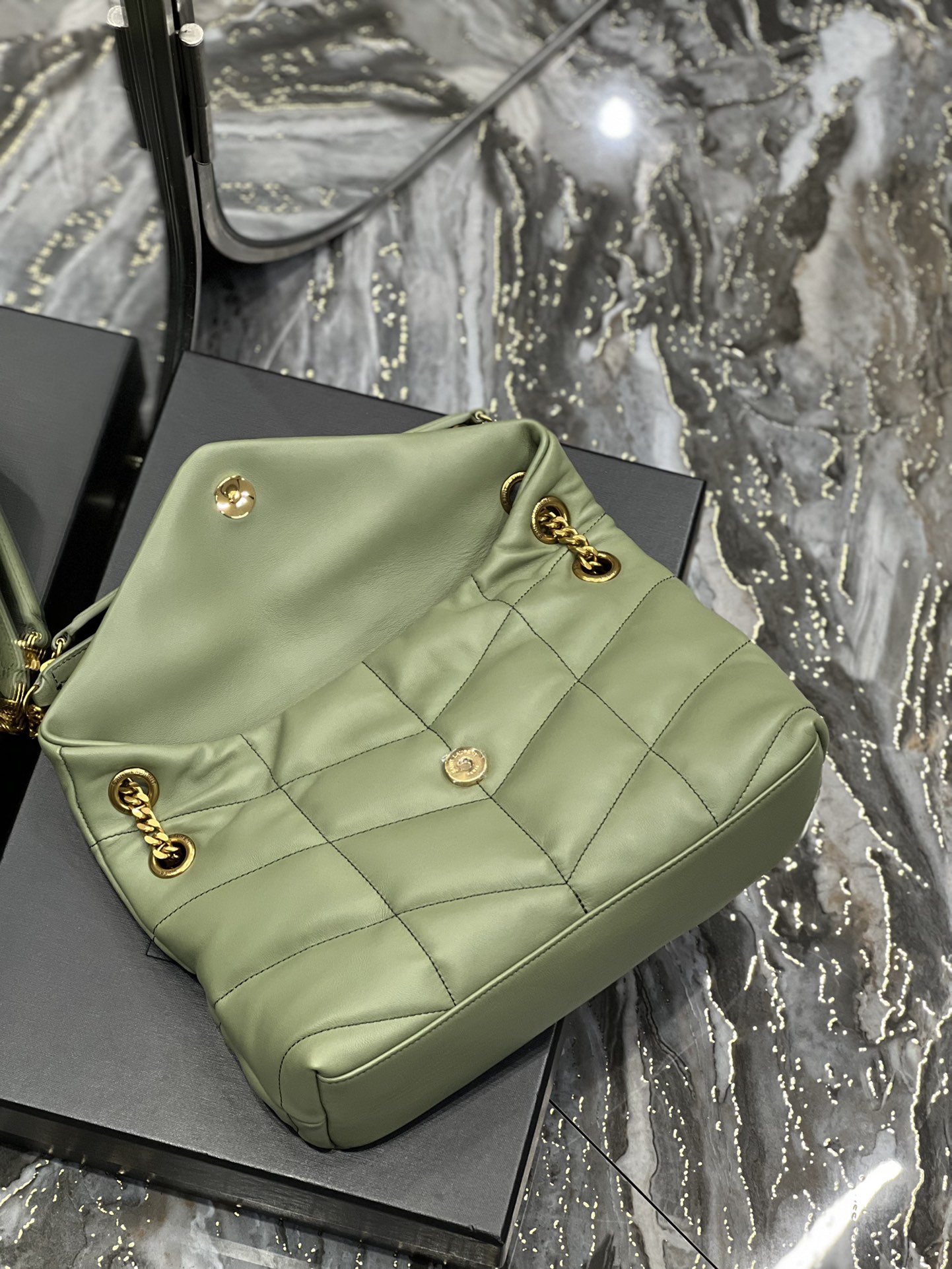 Y51 Puffer Lambskin 28cm