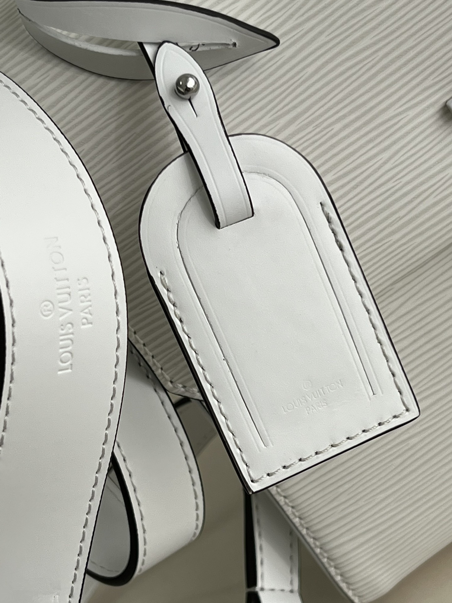 L0vis Vvtt0n Grenelle M53695 White
