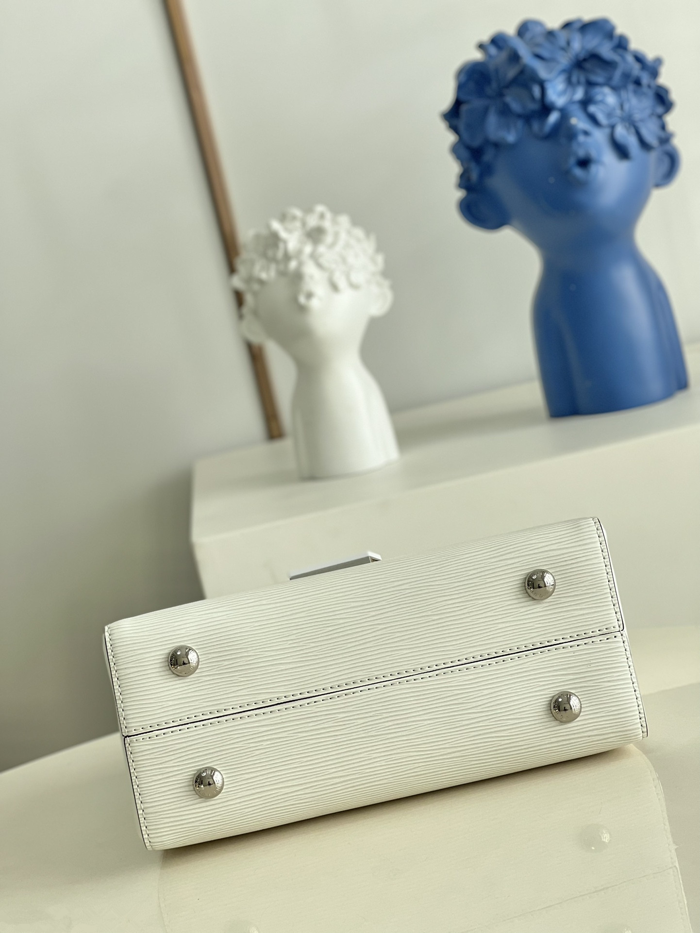 L0vis Vvtt0n Grenelle M53695 White
