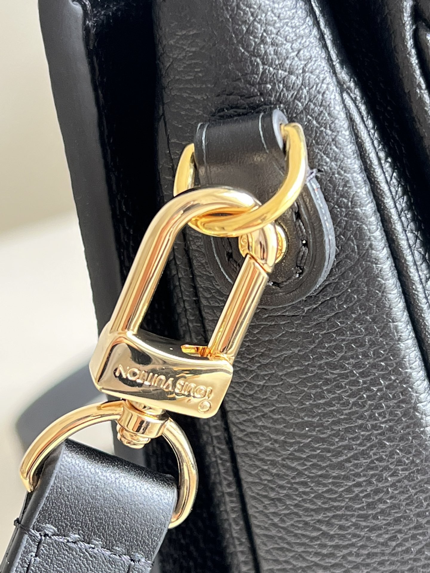 L0vis Vvtt0n Pochette M46028 02