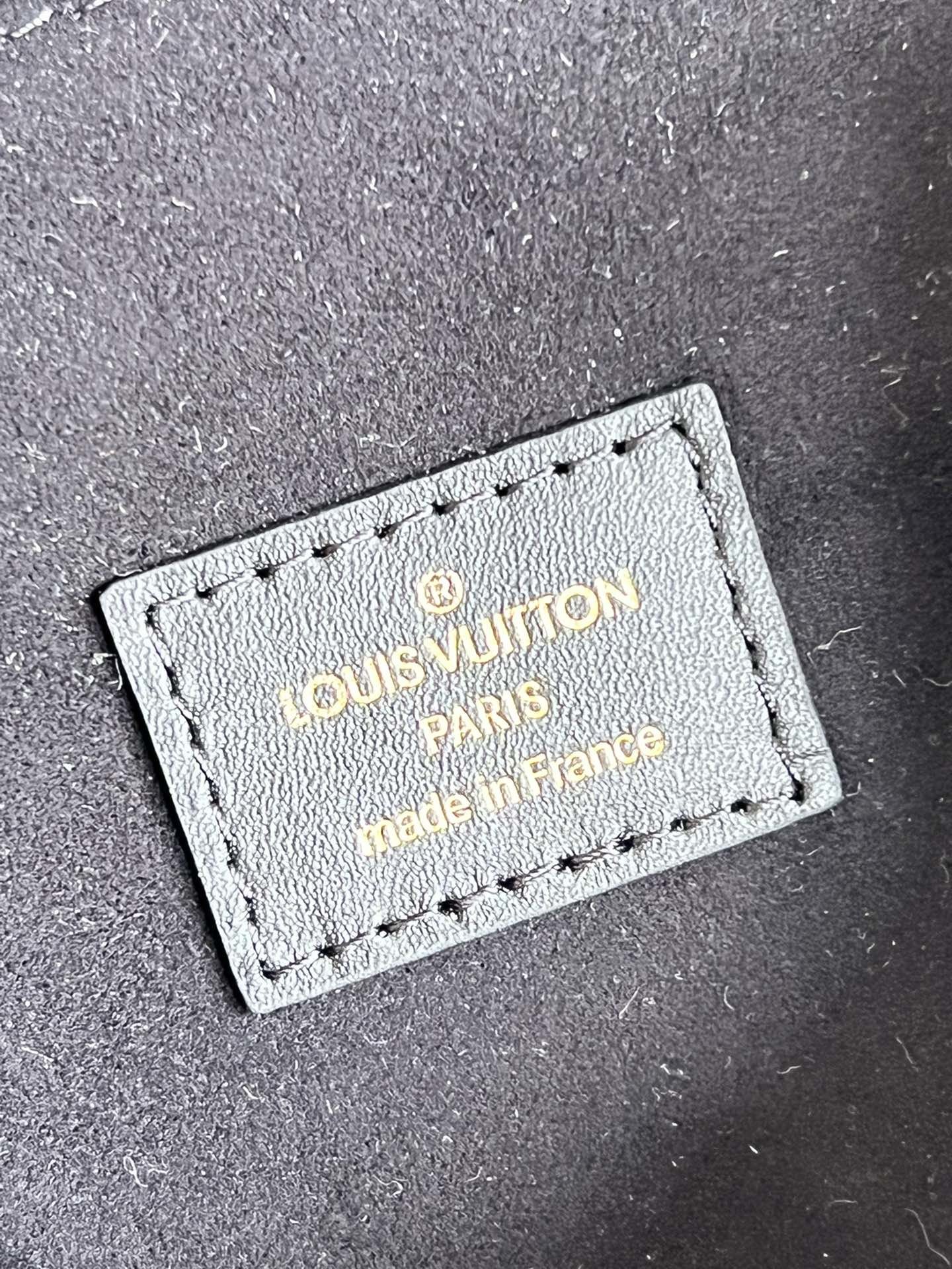L0vis Vvtt0n Pochette M46028 02