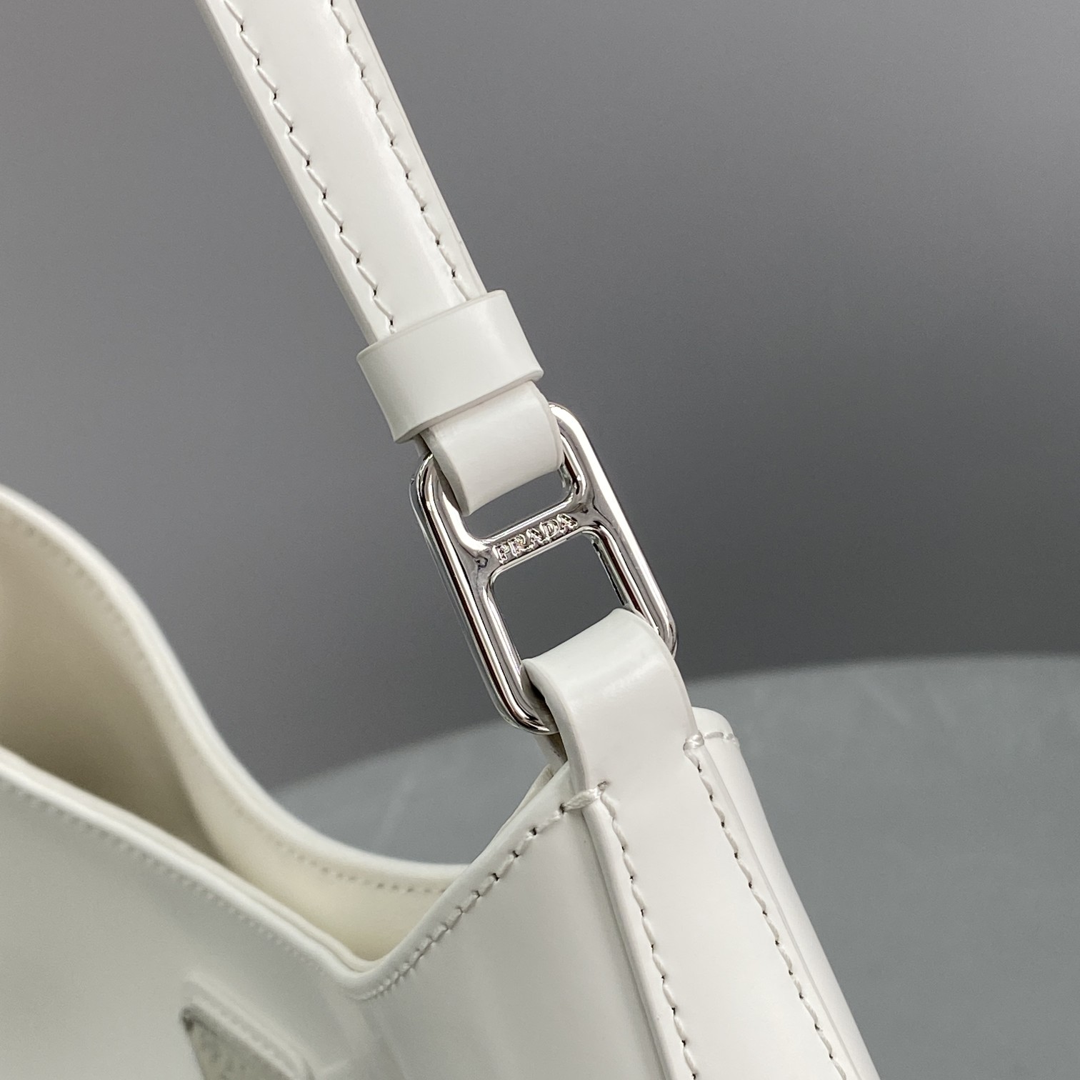 Pra*a Cleo Bag White