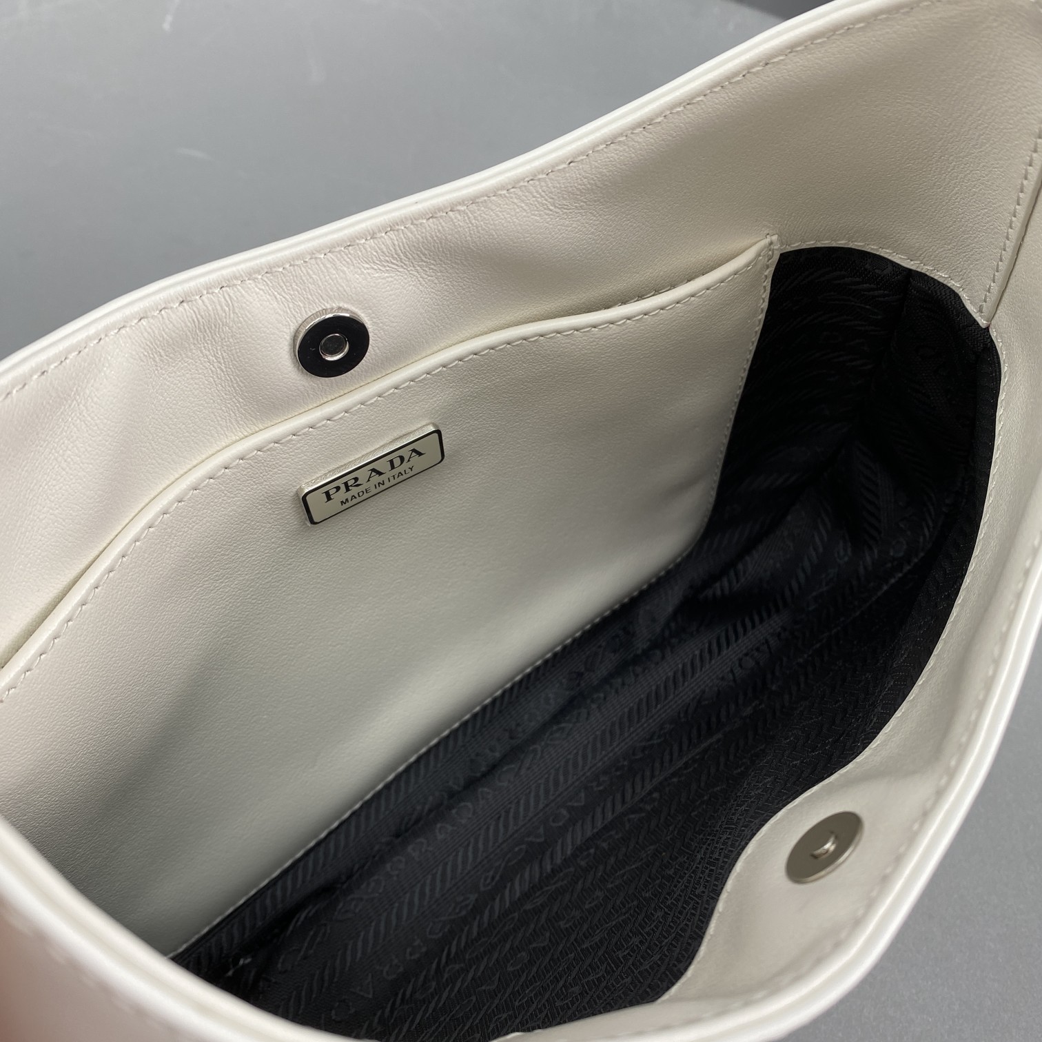 Pra*a Cleo Bag White