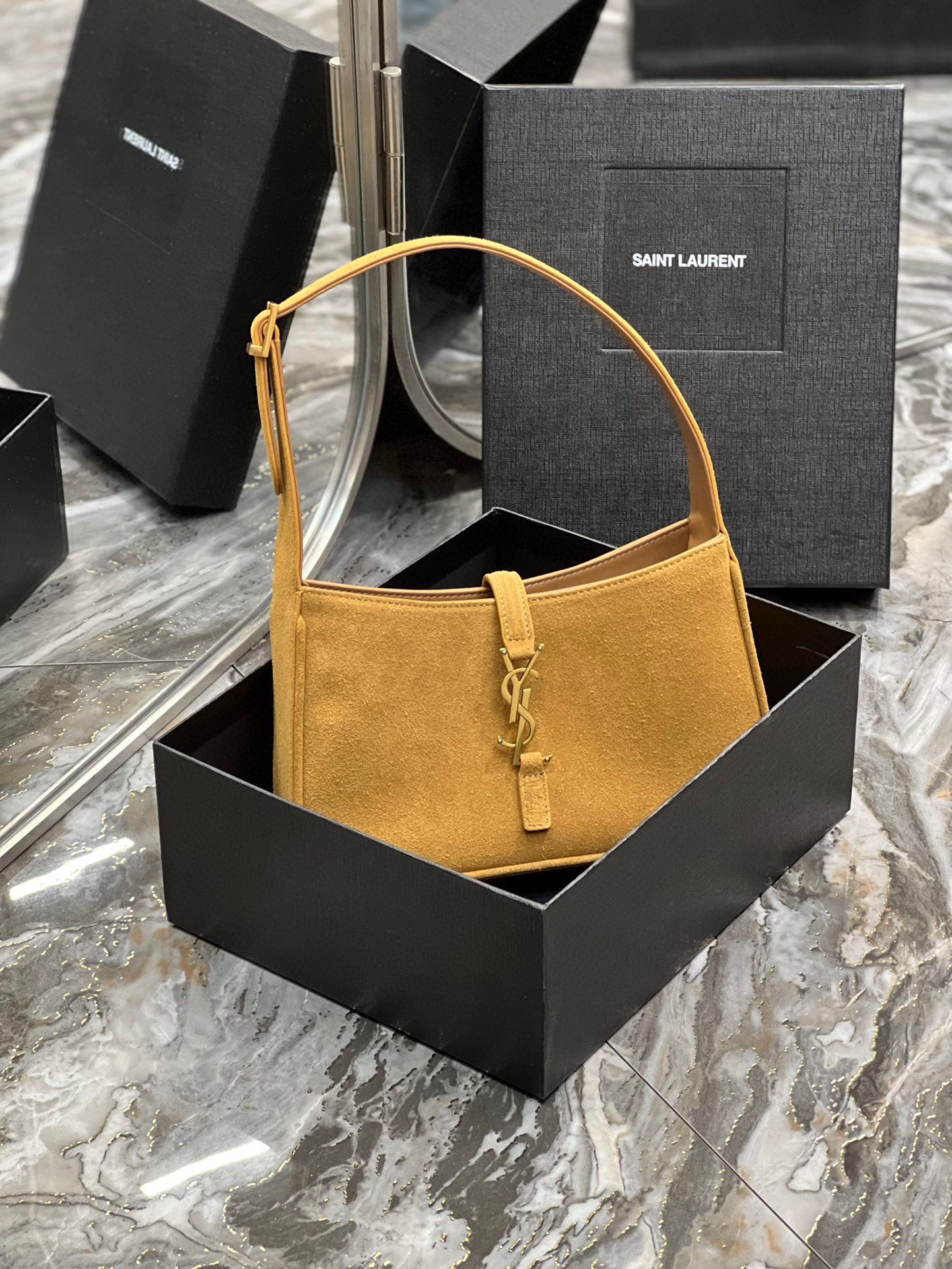 Y51 LE5A7 Hobo Vintage Bag
