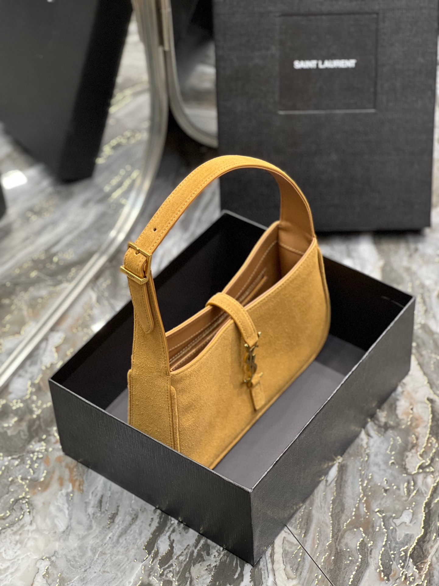 Y51 LE5A7 Hobo Vintage Bag