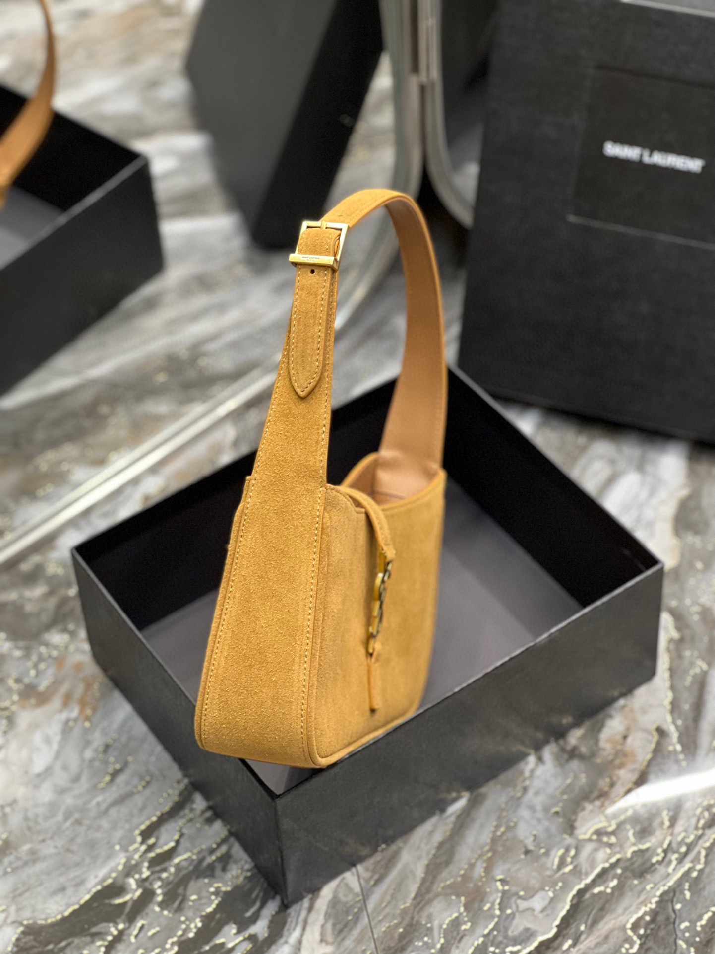 Y51 LE5A7 Hobo Vintage Bag