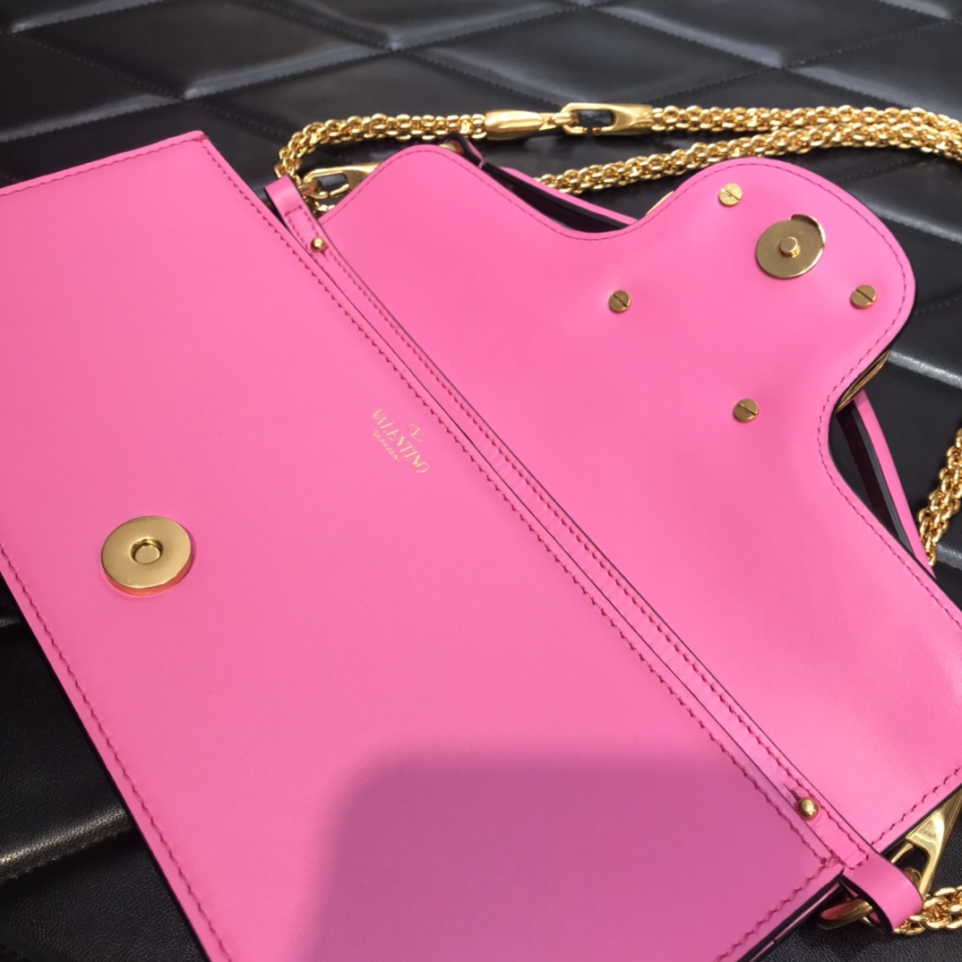 Va1e*ntin0 Garavani Loco Pink
