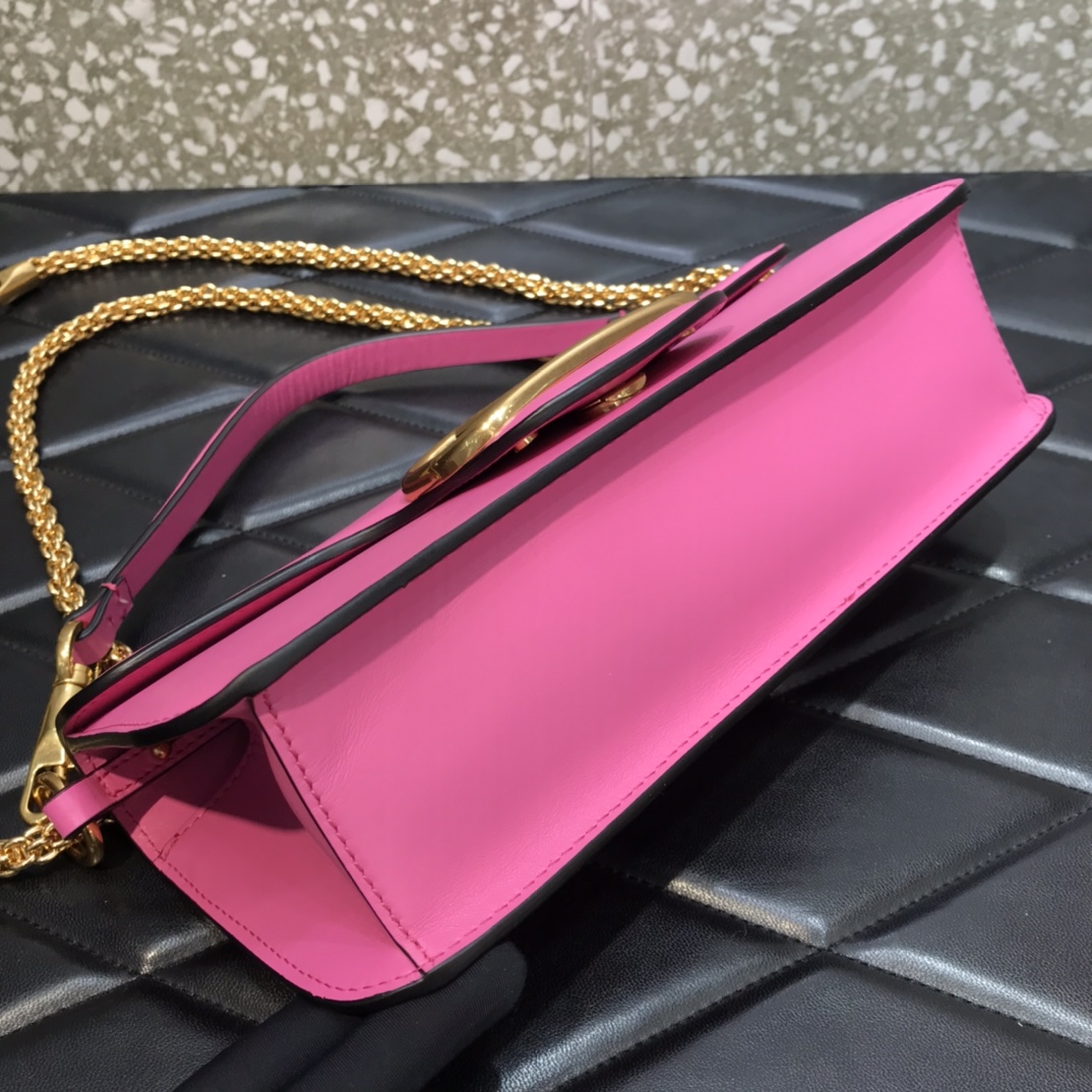 Va1e*ntin0 Garavani Loco Pink