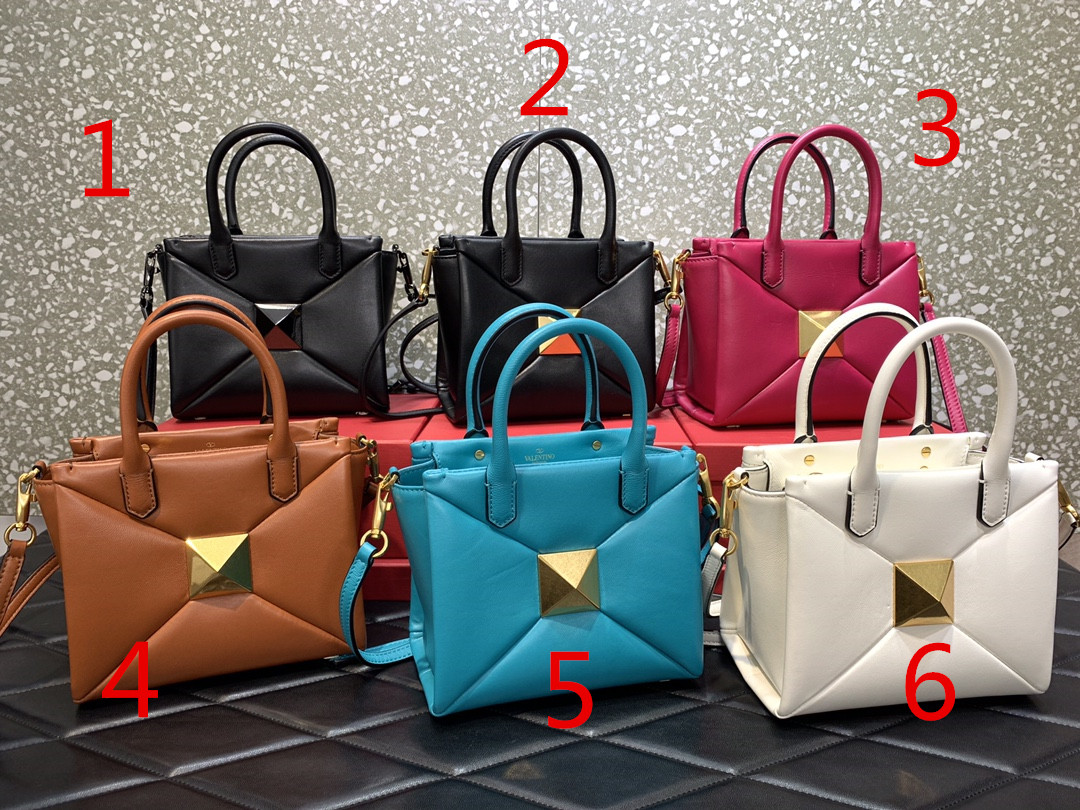 Va1e*ntin0 Garavani One Stud Handbag