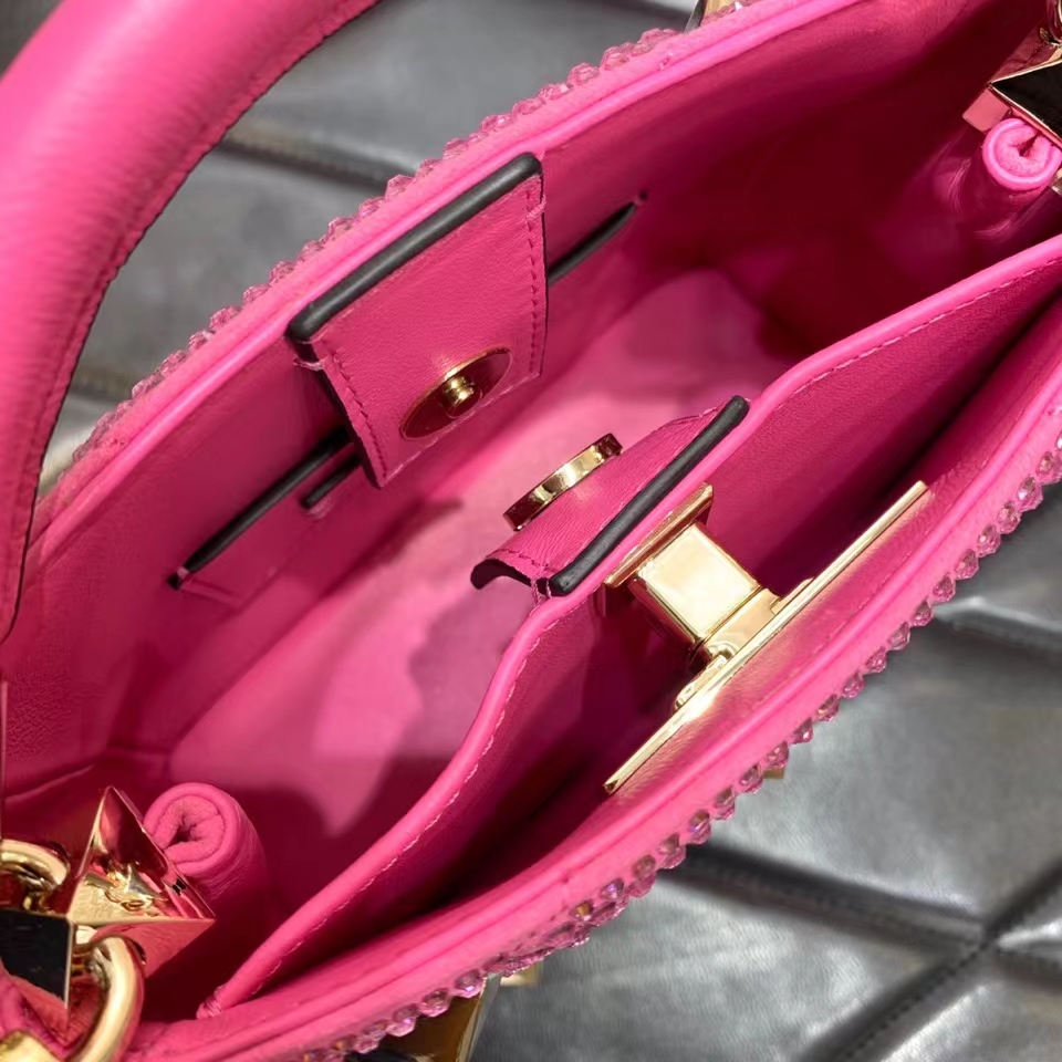 Va1e*ntin0 Garavani One Stud Handbag 21cm Pink